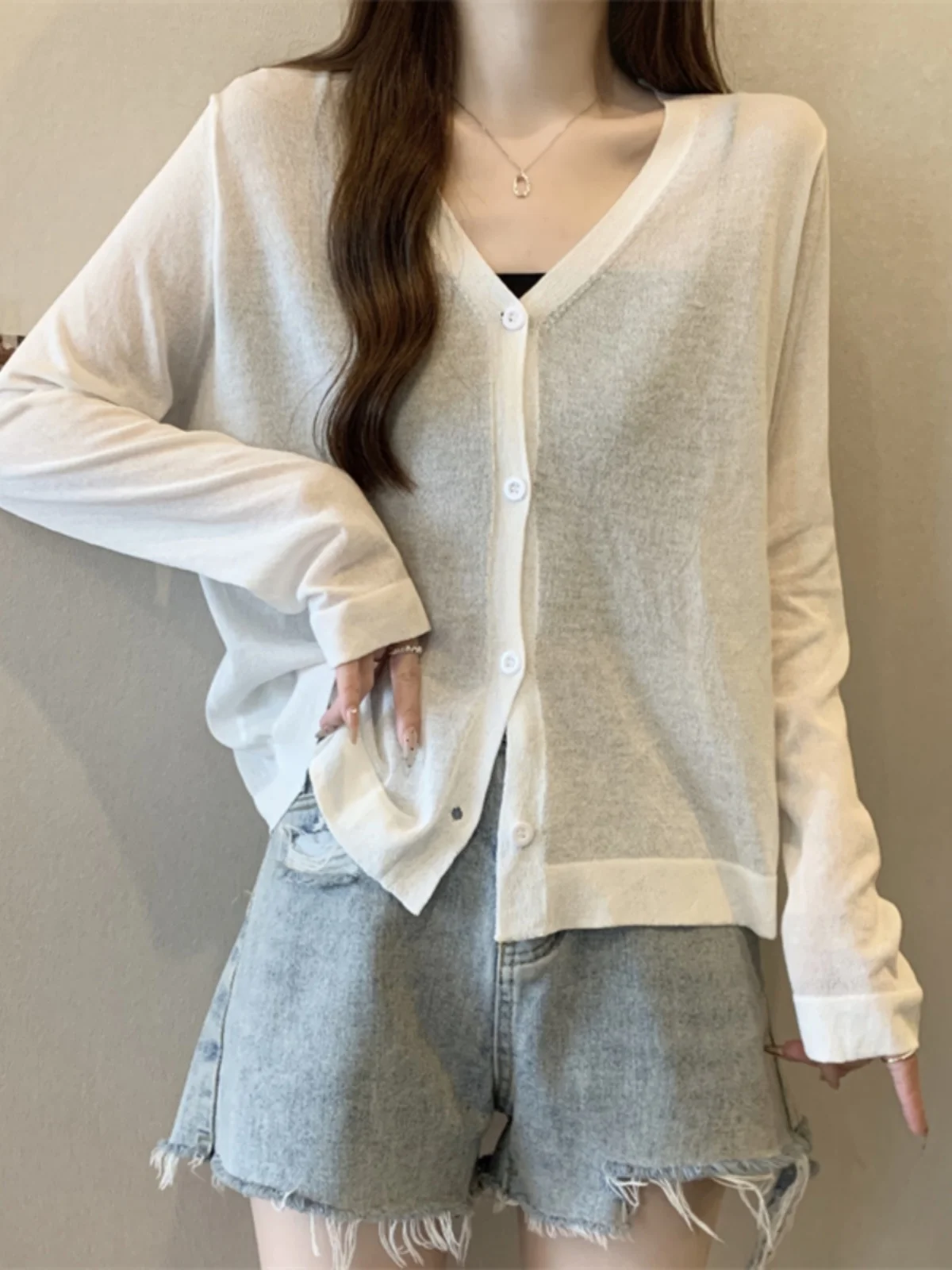 Oversized Women Knitted Sun Protection Cardigan Summer Thin V Neck Single Breasted Tops Solid Color Simple Loose Ladies Coats
Oversized Women Knitted Sun Protection Cardigan Summer Thin V Neck Single Breasted Tops Solid Color Simple Loose Ladies Coats