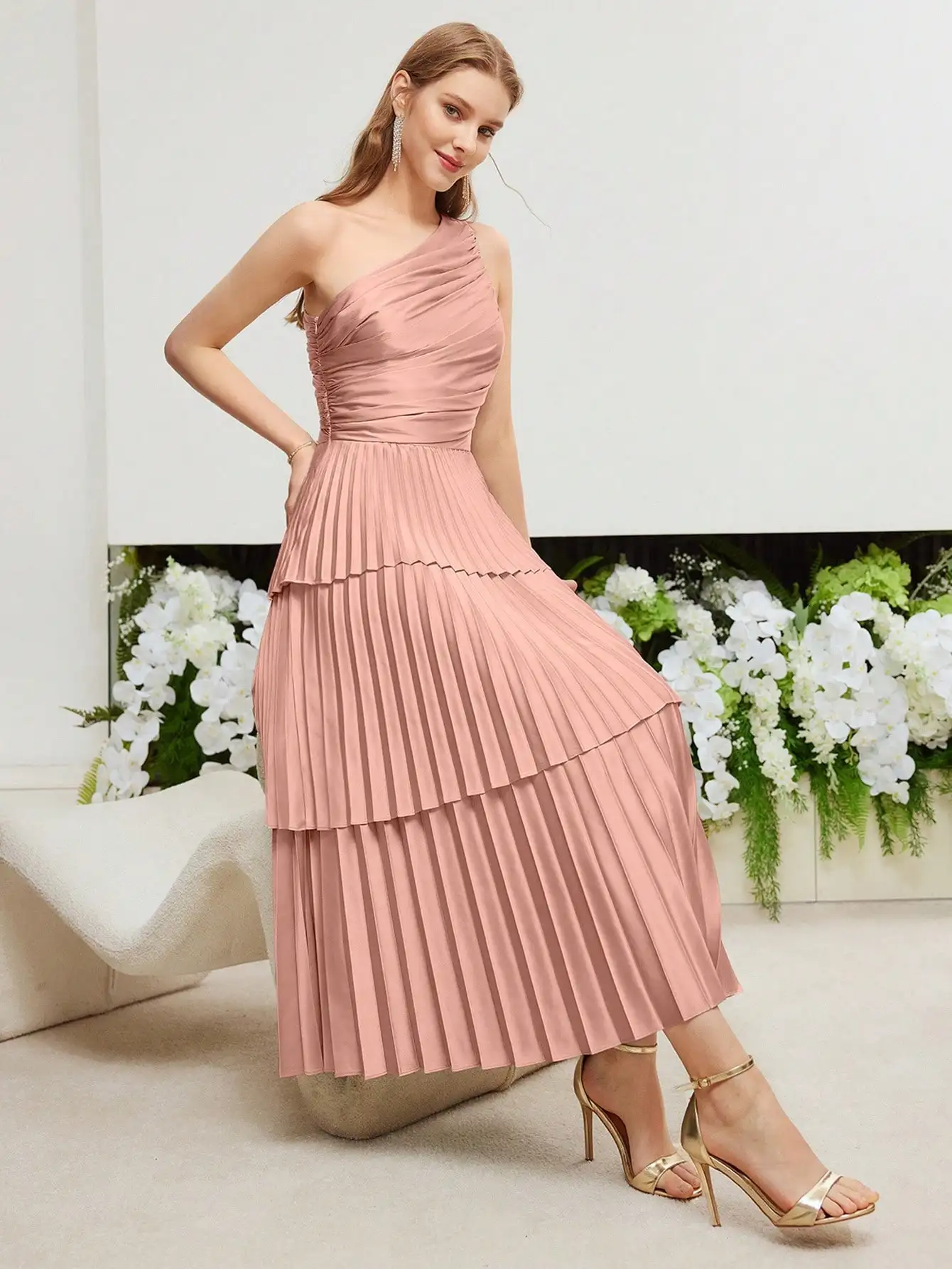 One Shoulder Ruched Top Tiered Pleated Midi Dress In Solid Color
One Shoulder Ruched Top Tiered Pleated Midi Dress In Solid Color