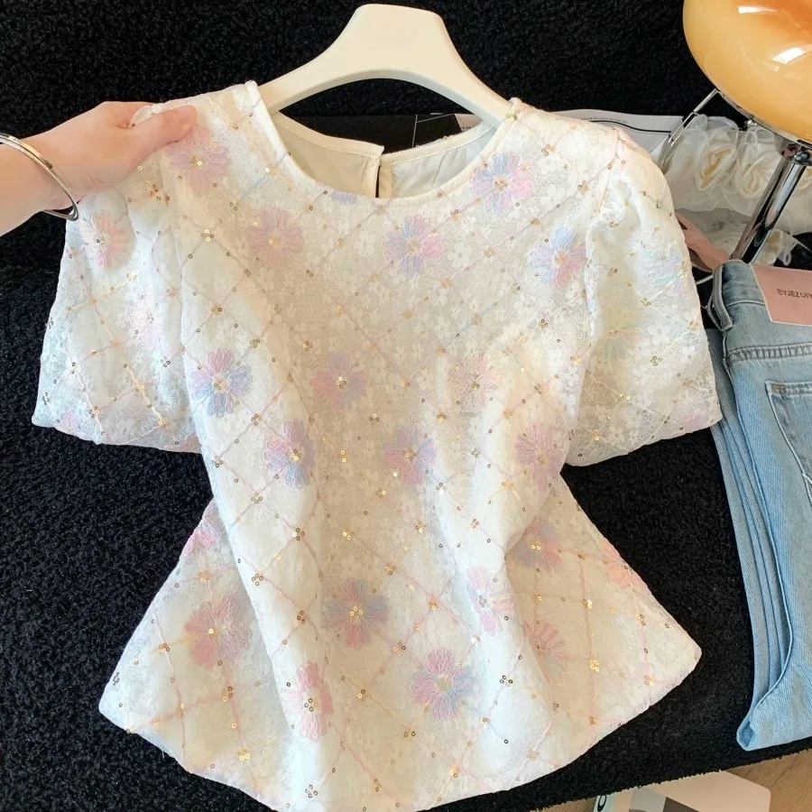 Summer 2026 round Neck Bubble Sleeve Lace Blouse Women's Petal Design Sensation Small Crowd Heart Mechanism Floral Print Top
Summer 2026 round Neck Bubble Sleeve Lace Blouse Women's Petal Design Sensation Small Crowd Heart Mechanism Floral Print Top