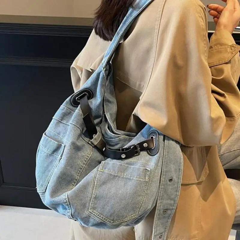 2025 New Fashion Denim Large Capacity Single Shoulder Bag European And American Personalized Leisure Versatile Women Bag Trrendy
2025 New Fashion Denim Large Capacity Single Shoulder Bag European And American Personalized Leisure Versatile Women Bag Trrendy