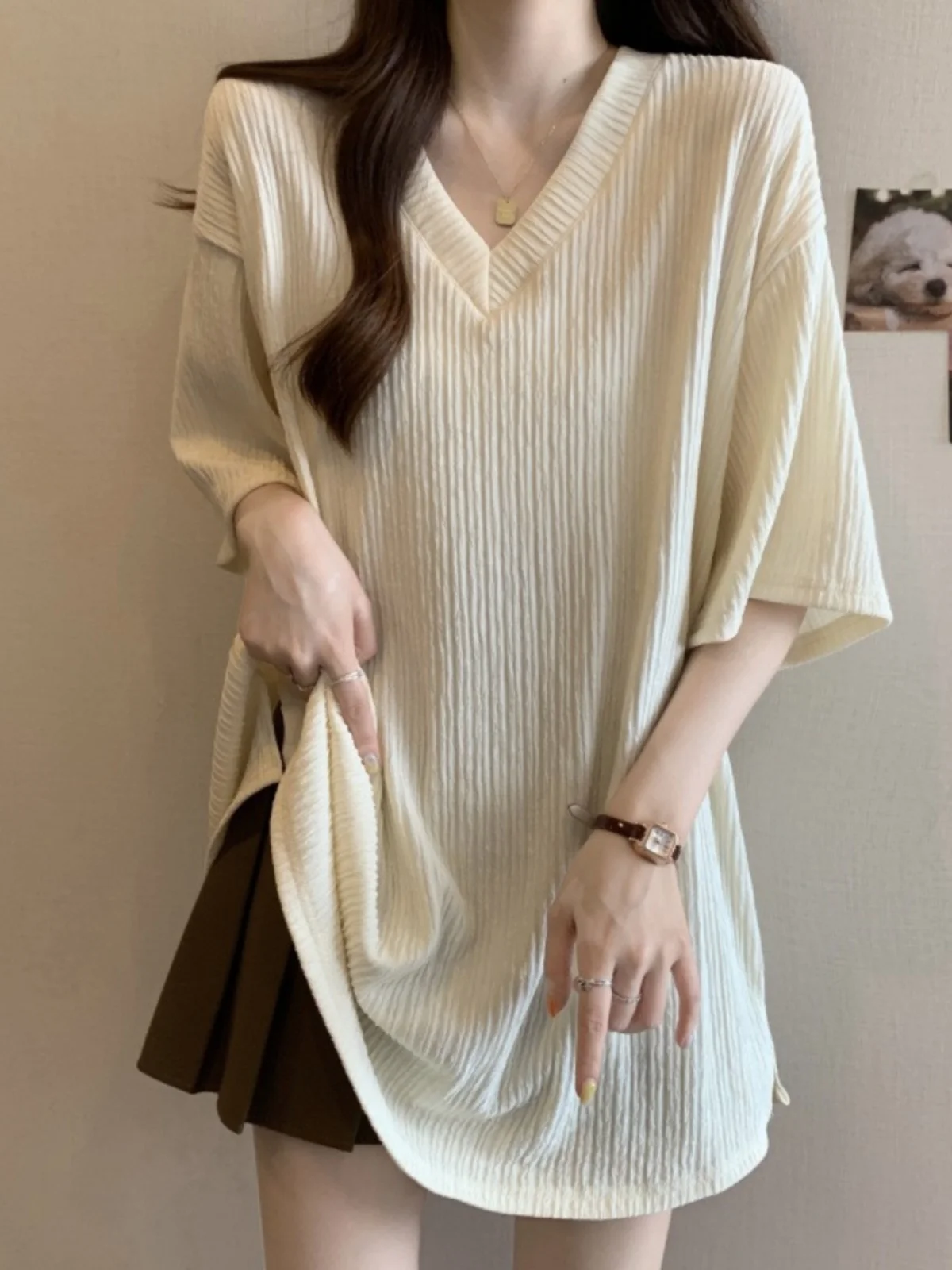 Summer New Women's V-neck Short-sleeved T-shirt Textured Mid-length European Style plus Size Fashionable Top Korean Style
Summer New Women's V-neck Short-sleeved T-shirt Textured Mid-length European Style plus Size Fashionable Top Korean Style