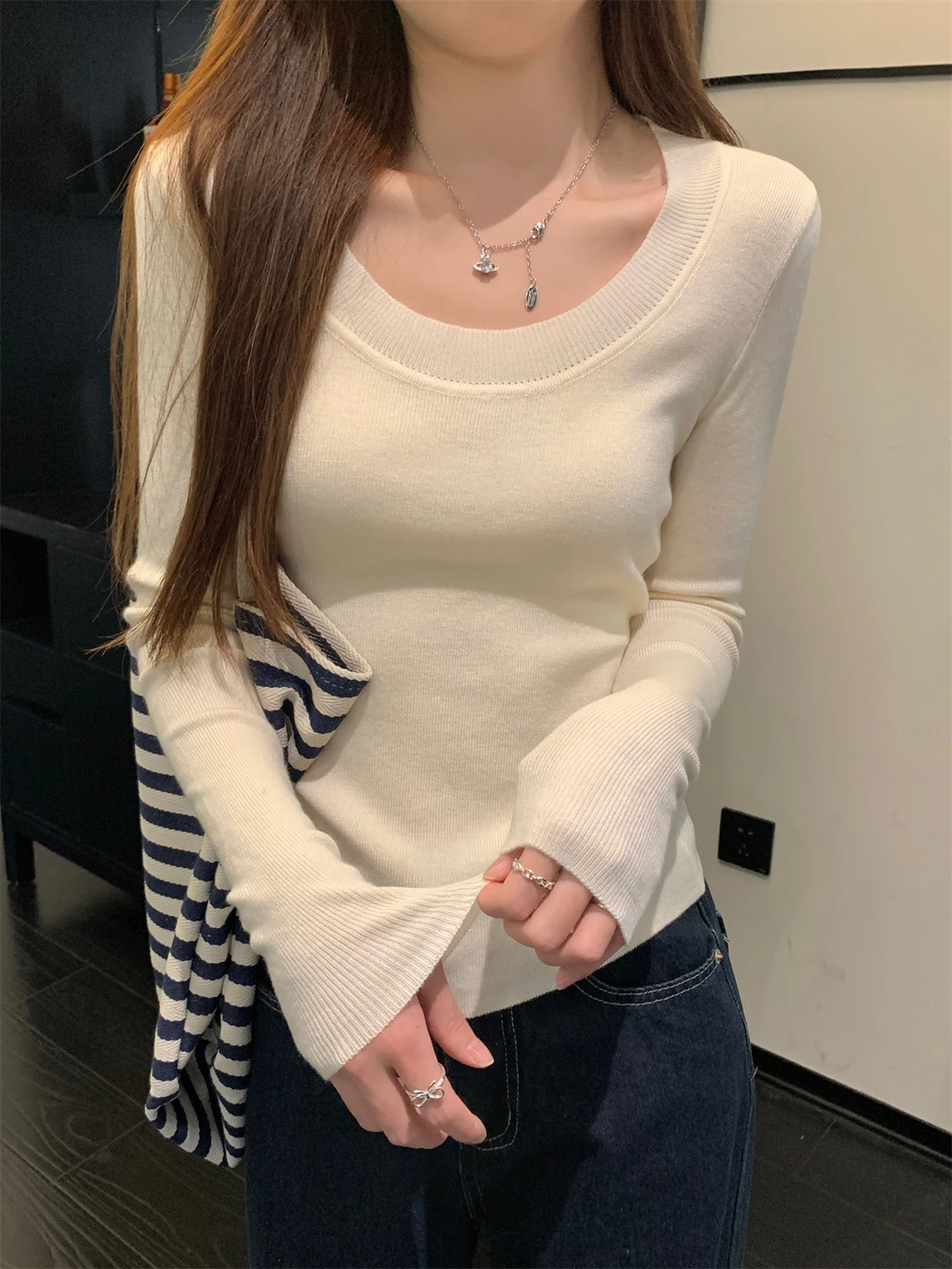 Korean Version 2024 Autumn Winter New Solid Round Neck Knitted Sweater Women Long Sleeve Festival Slim Pullover Tops Casual Chic
Korean Version 2024 Autumn Winter New Solid Round Neck Knitted Sweater Women Long Sleeve Festival Slim Pullover Tops Casual Chic