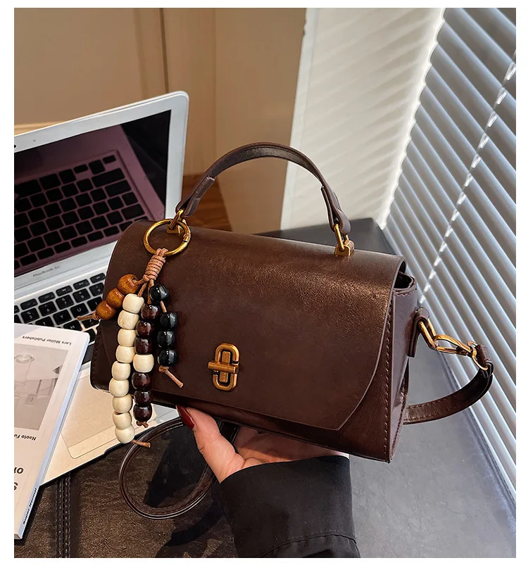 Женская винтажная кожаная сумка через плечо 2025 года, многосторонняя сумка через плечо из натуральной яловой кожи, шикарная сумка большой вместимости в стиле ретро для работы
Женская винтажная кожаная сумка через плечо 2025 года, многосторонняя сумка через плечо из натуральной яловой кожи, шикарная сумка большой вместимости в стиле ретро для работы