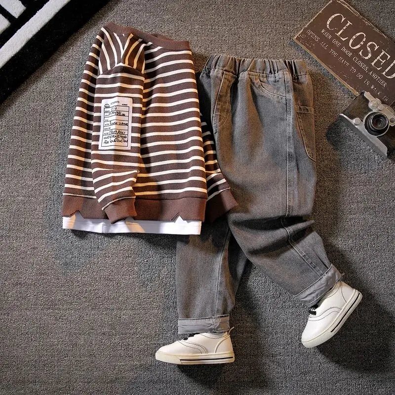 Children's Spring and Autumn Set Fashion New Boys' Striped Hoodie+Jeans Casual Two piece Set
Children's Spring and Autumn Set Fashion New Boys' Striped Hoodie+Jeans Casual Two piece Set