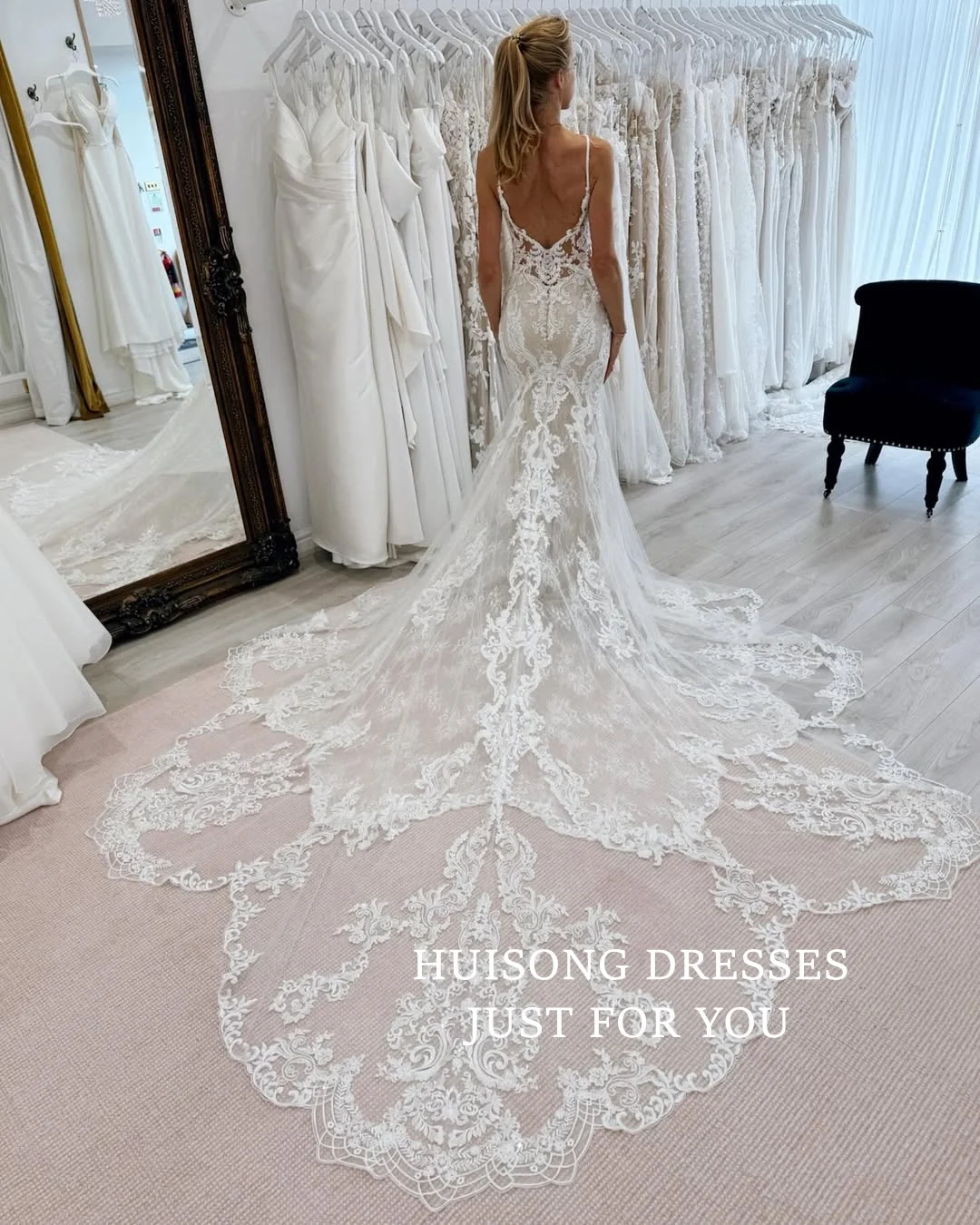 HUISONG Customized Lace Appliques Satin Mermaid Wedding Dresses V-Neck Spaghetti Straps Sleeveless Beach Bridal Gown vestidos
HUISONG Customized Lace Appliques Satin Mermaid Wedding Dresses V-Neck Spaghetti Straps Sleeveless Beach Bridal Gown vestidos