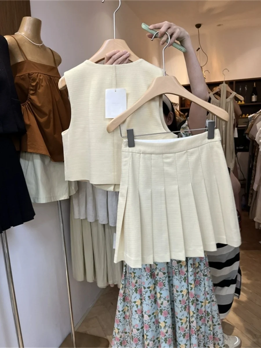 Elegant Small Fragrance Style Set Women's Thirteen Rows Summer Design Vest Skirt Two-Piece Set Fashionable Half-length Skirt
Elegant Small Fragrance Style Set Women's Thirteen Rows Summer Design Vest Skirt Two-Piece Set Fashionable Half-length Skirt