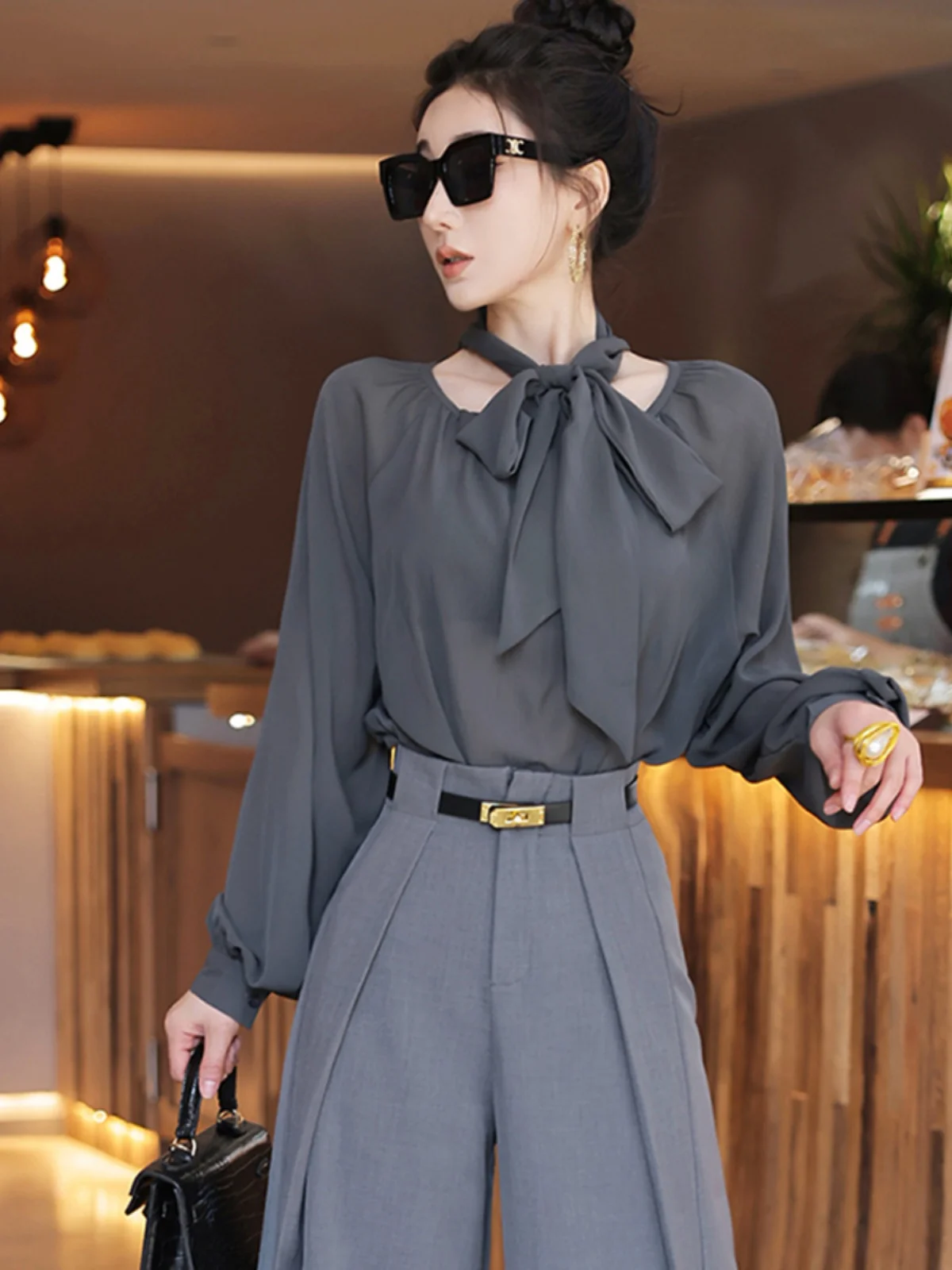 Весна 2025: Модная женская свободная блузка с рукавами-фонариками, прозрачными длинными рукавами и круглым вырезом из полиэстера, для повседневной носки
Весна 2025: Модная женская свободная блузка с рукавами-фонариками, прозрачными длинными рукавами и круглым вырезом из полиэстера, для повседневной носки