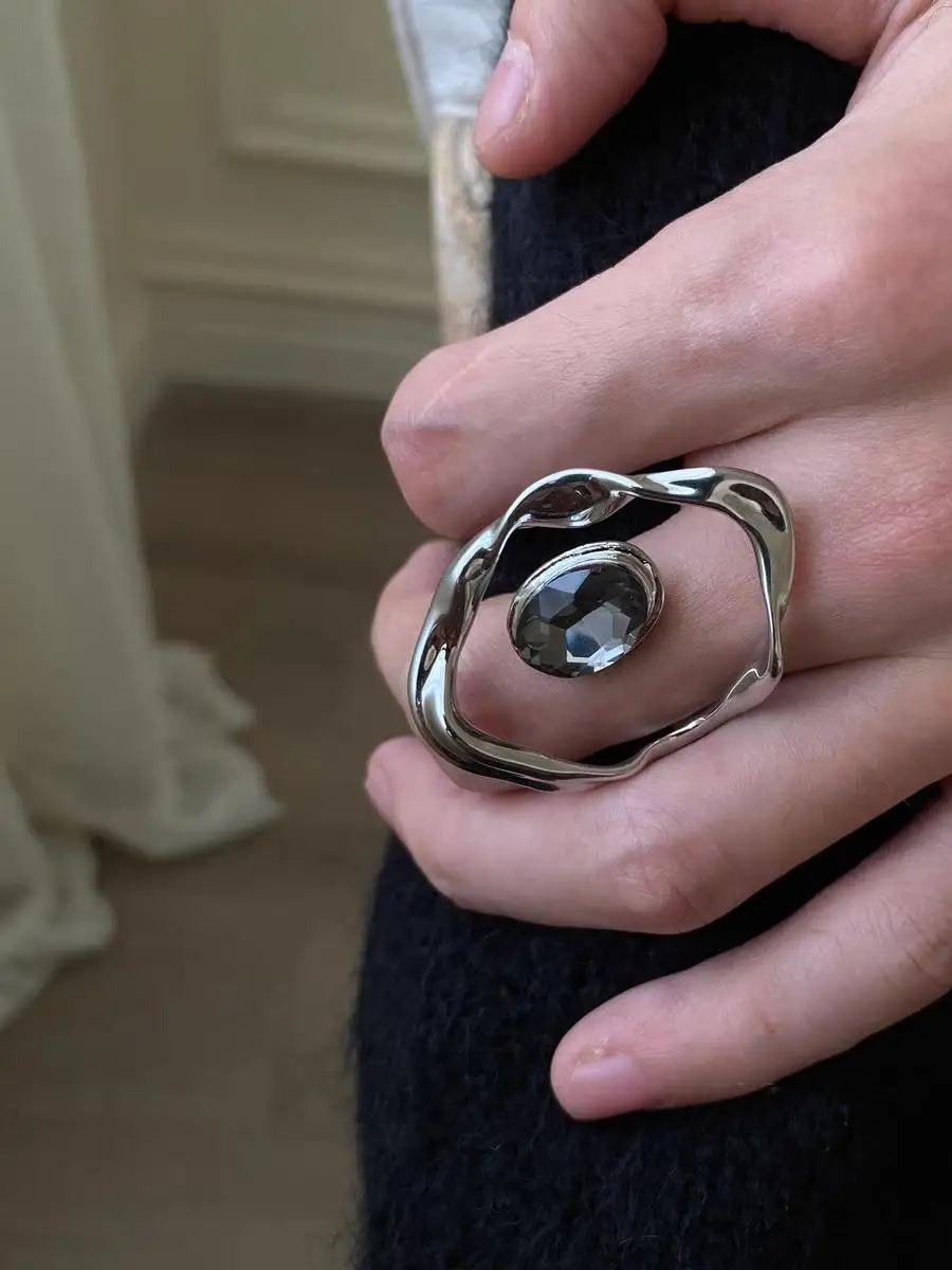 Exaggerated Line Open Ring Court Atmosphere Texture Metal Personality Index Finger Ring Fashion Jewelry Accessory
Exaggerated Line Open Ring Court Atmosphere Texture Metal Personality Index Finger Ring Fashion Jewelry Accessory