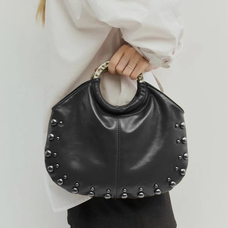 Винтажные маленькие металлические сумки с ручкой для женщин, дизайнерские люксовые сумочки 2026 года, новые, из искусственной кожи, с заклепками, на цепочке, на плечо/подмышку
Винтажные маленькие металлические сумки с ручкой для женщин, дизайнерские люксовые сумочки 2026 года, новые, из искусственной кожи, с заклепками, на цепочке, на плечо/подмышку