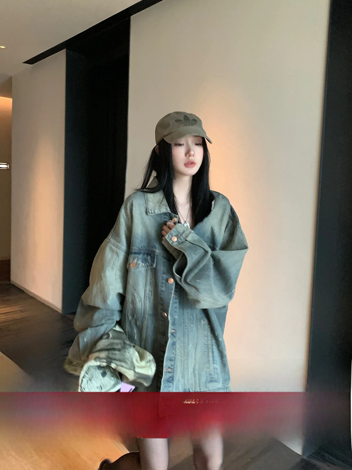 Американская джинсовая куртка в стиле ретро, женская свободная повседневная дизайнерская осенняя новая женская верхняя одежда, пальто
Американская джинсовая куртка в стиле ретро, женская свободная повседневная дизайнерская осенняя новая женская верхняя одежда, пальто