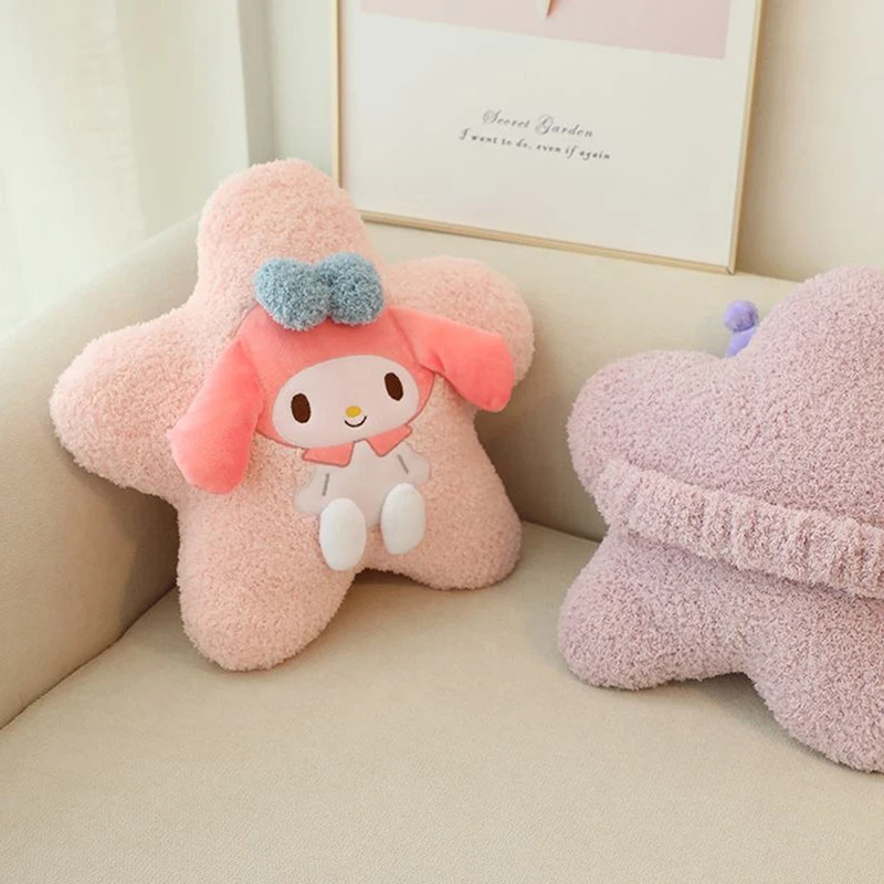 Автомобильная плюшевая подушка для шеи Sanrio Melody Kuromi, ремень безопасности, наплечная защита, декоративный чехол, милый подарок для украшения автомобиля
Автомобильная плюшевая подушка для шеи Sanrio Melody Kuromi, ремень безопасности, наплечная защита, декоративный чехол, милый подарок для украшения автомобиля