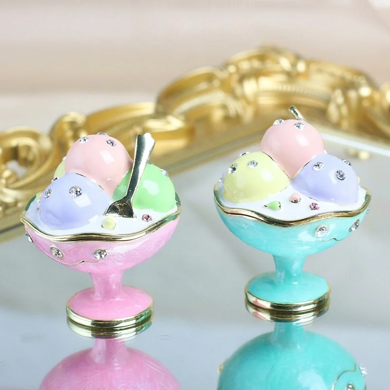 Small ornament metal enamel jewelry box home decoration handicrafts birthday gift carousel home decoration small ornament
Small ornament metal enamel jewelry box home decoration handicrafts birthday gift carousel home decoration small ornament