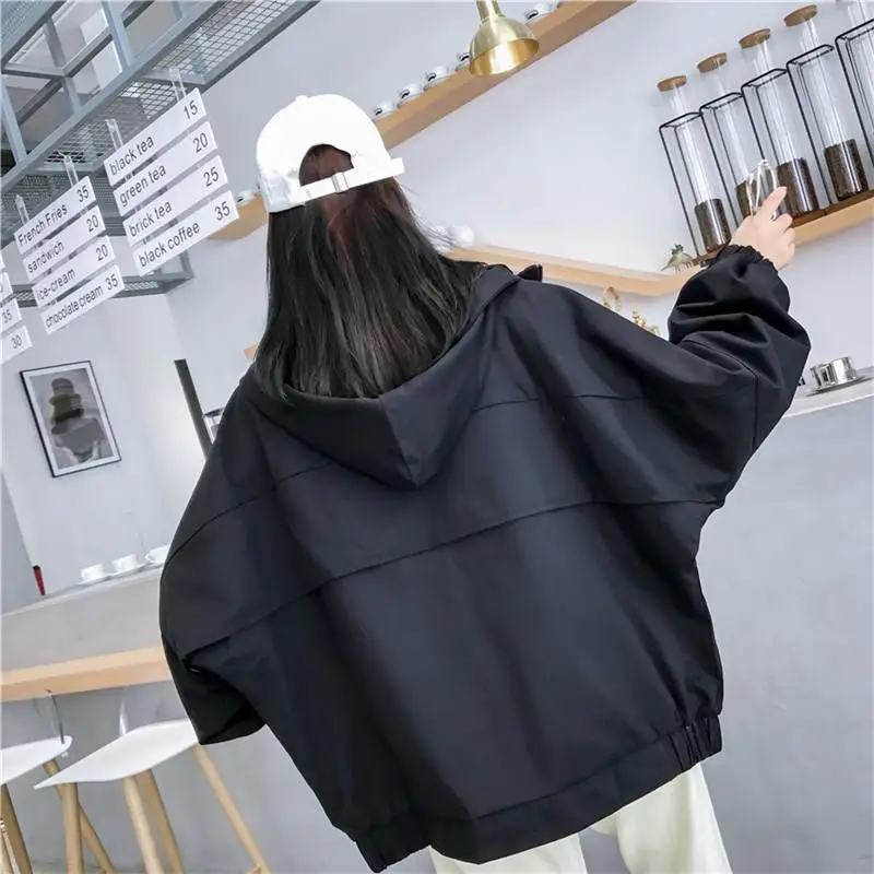 Женские зимние куртки 2025 года, лоскутные стеганые утилиты, модные трендовые, уменьшающие возраст, девичьи пушистые, регулируемые на пуговицах Ulzzang
Женские зимние куртки 2025 года, лоскутные стеганые утилиты, модные трендовые, уменьшающие возраст, девичьи пушистые, регулируемые на пуговицах Ulzzang