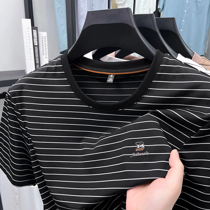 Light luxury stripe short sleeve men's T-shirt high-end brand round neck fashion letter emboss Korean style loose breathable top
Light luxury stripe short sleeve men's T-shirt high-end brand round neck fashion letter emboss Korean style loose breathable top