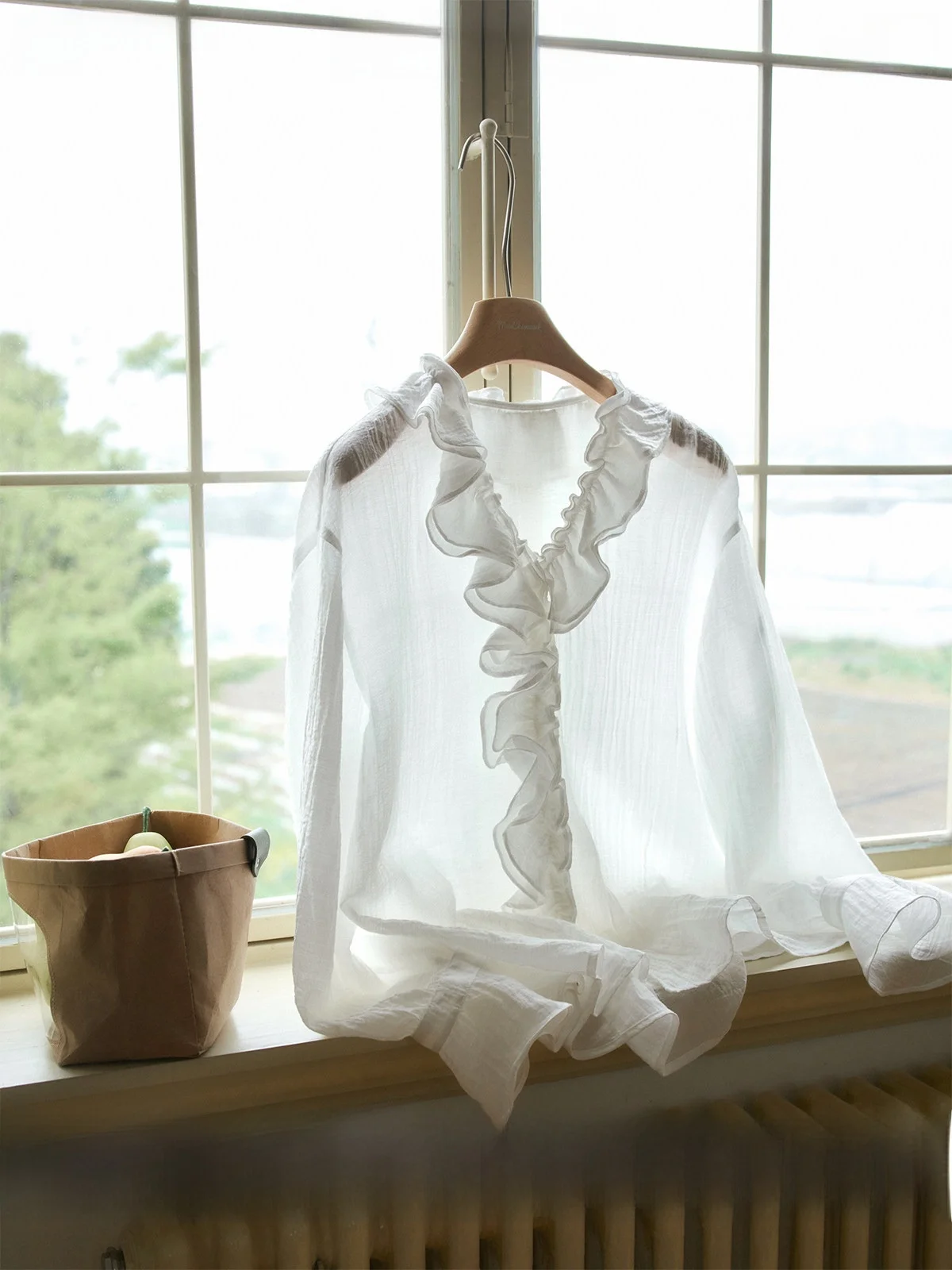 Pure White Magnolia Gentle Slimming Skin-friendly Breathable Wood Long Sleeve Shirt with Strap Soft Style Women's Blouse
Pure White Magnolia Gentle Slimming Skin-friendly Breathable Wood Long Sleeve Shirt with Strap Soft Style Women's Blouse