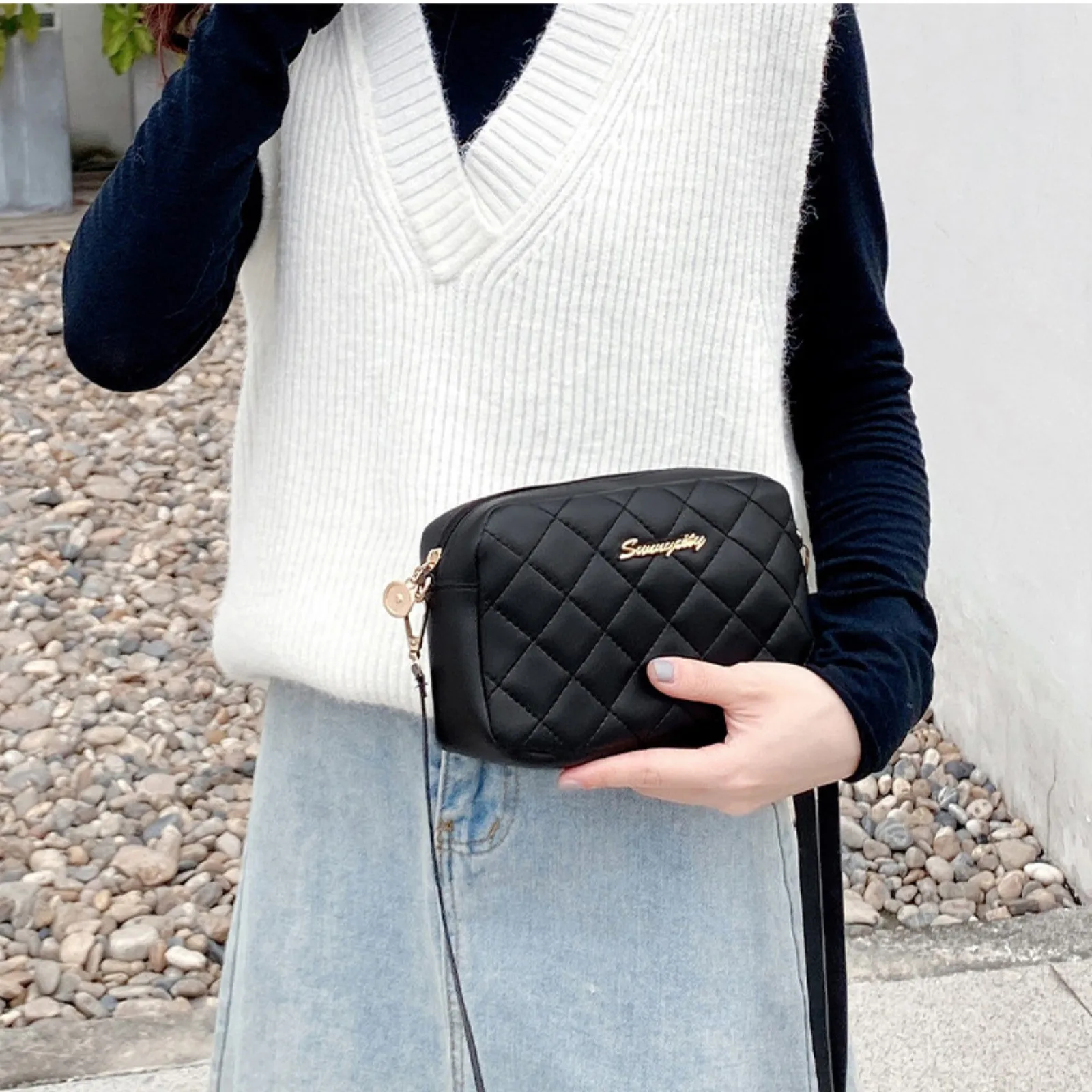 2025 Tassel Small Messenger Bag For Women Trend Lingge Embroidery Camera Female Shoulder Bag Fashion Chain Ladies Crossbody Bags
2025 Tassel Small Messenger Bag For Women Trend Lingge Embroidery Camera Female Shoulder Bag Fashion Chain Ladies Crossbody Bags