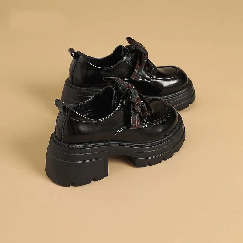 2026 New Women Shoes Retro British Fashion Bow Decorated Loafer Mirror Patent Leather Platform Thick Sole Anti-slip Daily Use
2026 New Women Shoes Retro British Fashion Bow Decorated Loafer Mirror Patent Leather Platform Thick Sole Anti-slip Daily Use