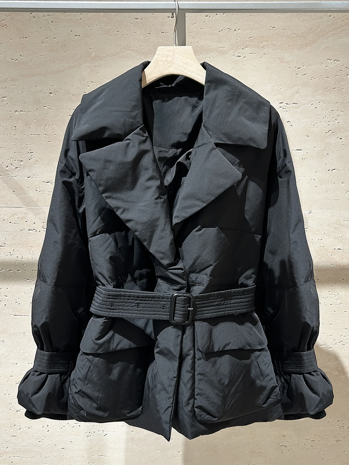 Женская утепленная куртка средней длины с воротником-стойкой, приталенная, легкая, для повседневной носки, коллекция Осень 2025
Женская утепленная куртка средней длины с воротником-стойкой, приталенная, легкая, для повседневной носки, коллекция Осень 2025