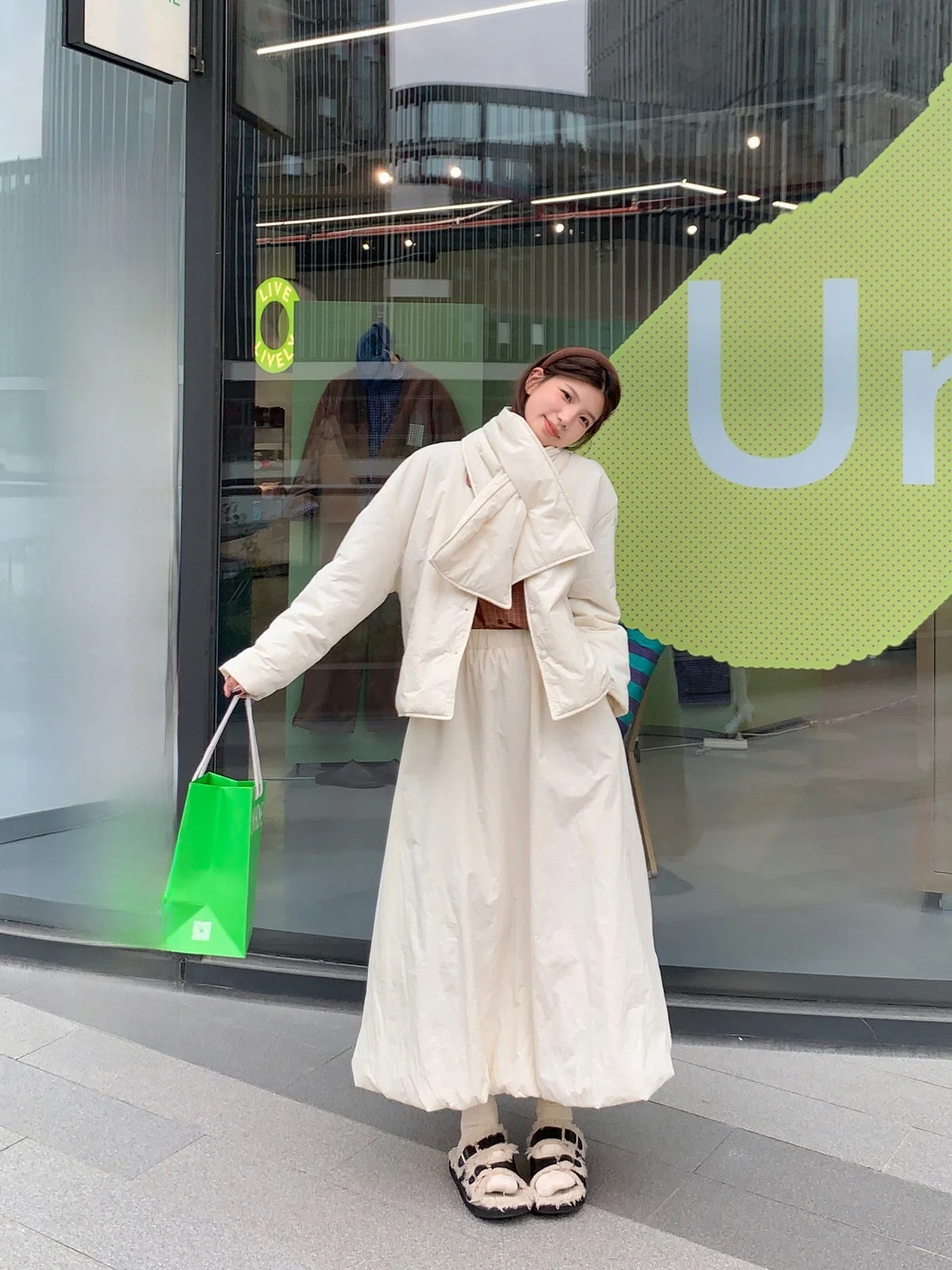 Теплый хлопковый комплект из двух предметов: свободный топ и юбка в корейском стиле для невысоких женщин
Теплый хлопковый комплект из двух предметов: свободный топ и юбка в корейском стиле для невысоких женщин