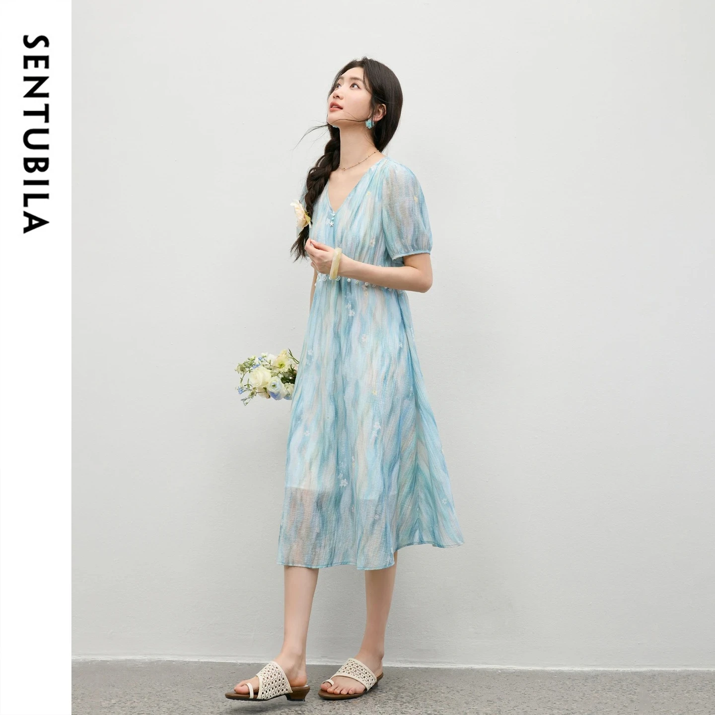 SENTUBILA Women's Summer Print Dress 2026 New Elegant V-Neck Beaded Tassel Lace Elastic Waist Puff Short Sleeve Dress 162LO5924
SENTUBILA Women's Summer Print Dress 2026 New Elegant V-Neck Beaded Tassel Lace Elastic Waist Puff Short Sleeve Dress 162LO5924