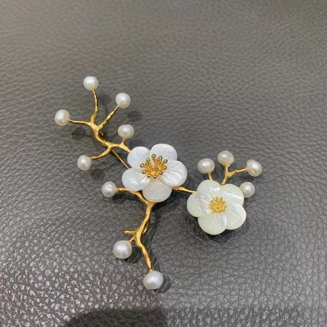 natural fresh water pearl and sea shell flower brooch copper fashion women jewelry 64*45MM free shipping
natural fresh water pearl and sea shell flower brooch copper fashion women jewelry 64*45MM free shipping