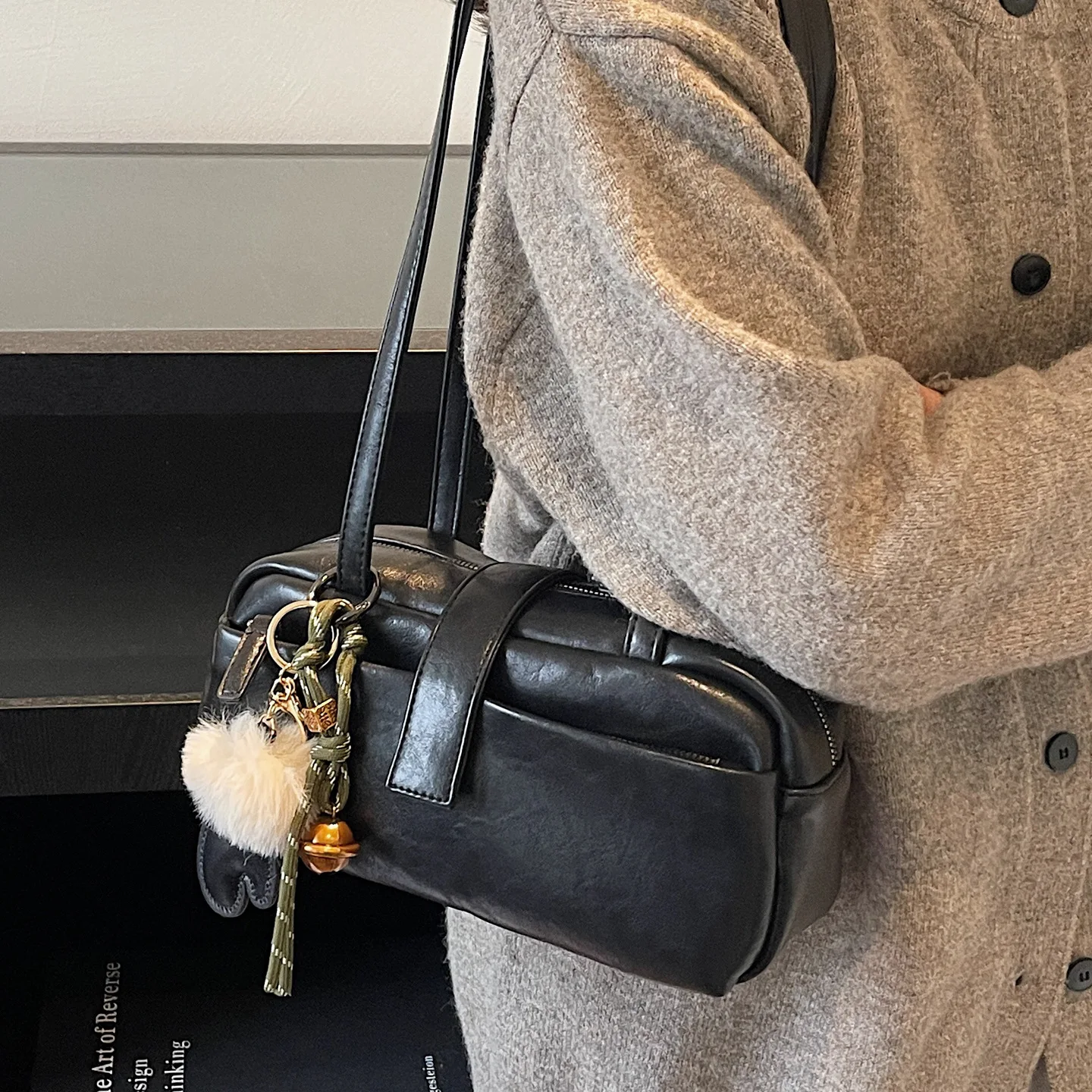 2025 Vintage Underarm Purse for Women, Genuine Leather Multi-way Shoulder Crossbody Bag, Retro Chic Large Capacity Tote
2025 Vintage Underarm Purse for Women, Genuine Leather Multi-way Shoulder Crossbody Bag, Retro Chic Large Capacity Tote