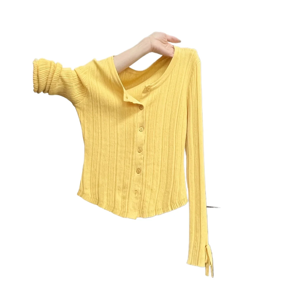 Spring and Summer 2026 New High-end Long-sleeved Lace-up Round Neck Button-knitted Cardigan with Slim-fitting Small Fragrant Top
Spring and Summer 2026 New High-end Long-sleeved Lace-up Round Neck Button-knitted Cardigan with Slim-fitting Small Fragrant Top