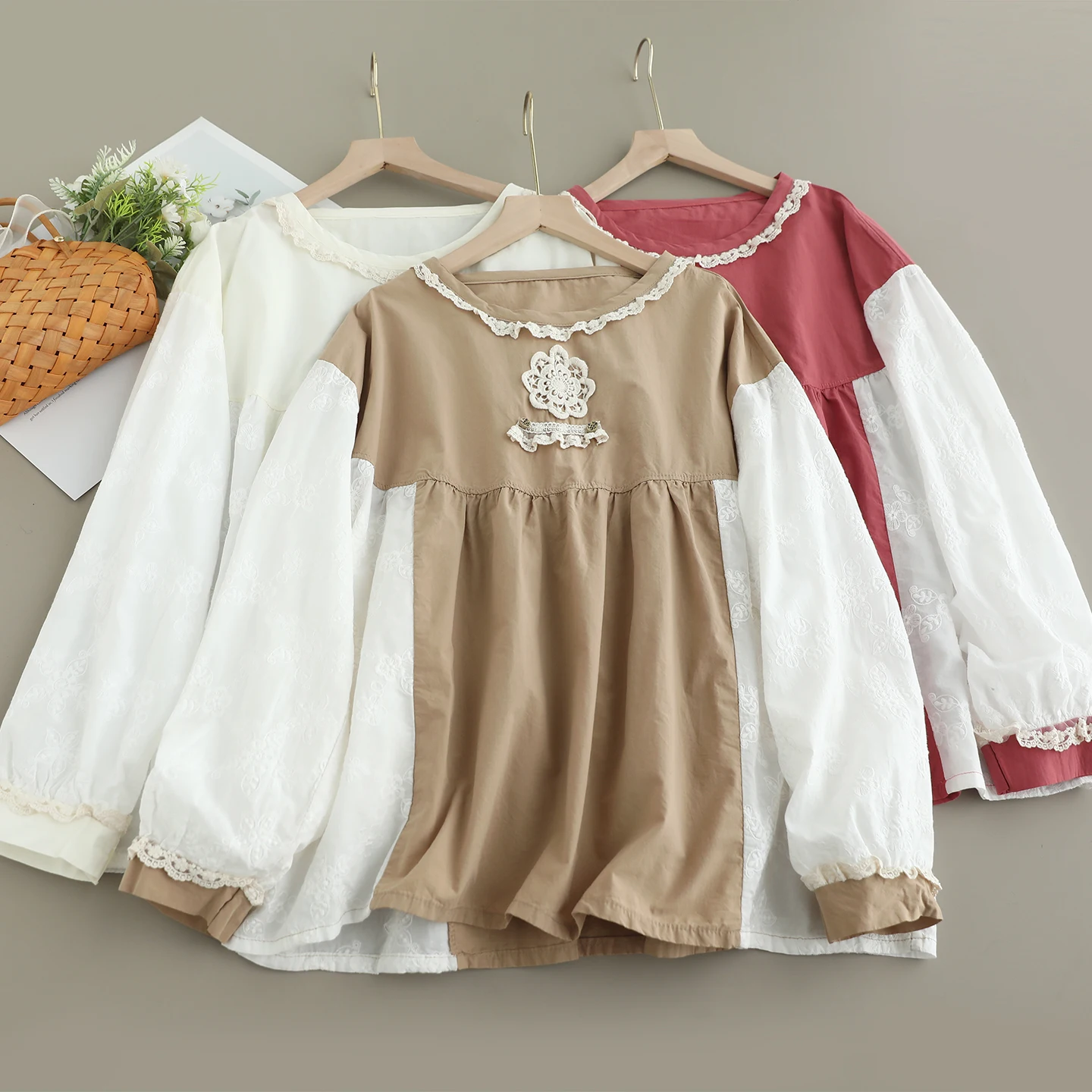Japanese Sweet Mori Girl Lace Embroidery Patchwork Cotton Shirts Women Autumn O-Neck Long Sleeve Casual Loose Pullover Blouse
Japanese Sweet Mori Girl Lace Embroidery Patchwork Cotton Shirts Women Autumn O-Neck Long Sleeve Casual Loose Pullover Blouse