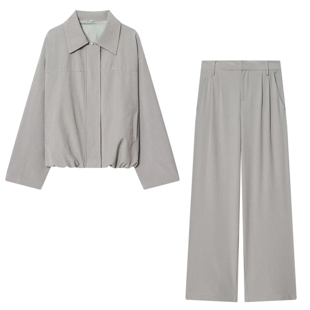 Light Gray Pinstripe Two Piece Outfit Lapel Zip Up Cropped Jacket High Waist Pleated Wide Leg Trousers Office Matching Suit Set
Light Gray Pinstripe Two Piece Outfit Lapel Zip Up Cropped Jacket High Waist Pleated Wide Leg Trousers Office Matching Suit Set