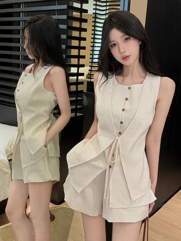 Retro Single-Button Tie Slit Vest Top Casual Set Women's Fashion Summer Outfit Short Pants Versatile Lightweight Clothing
Retro Single-Button Tie Slit Vest Top Casual Set Women's Fashion Summer Outfit Short Pants Versatile Lightweight Clothing