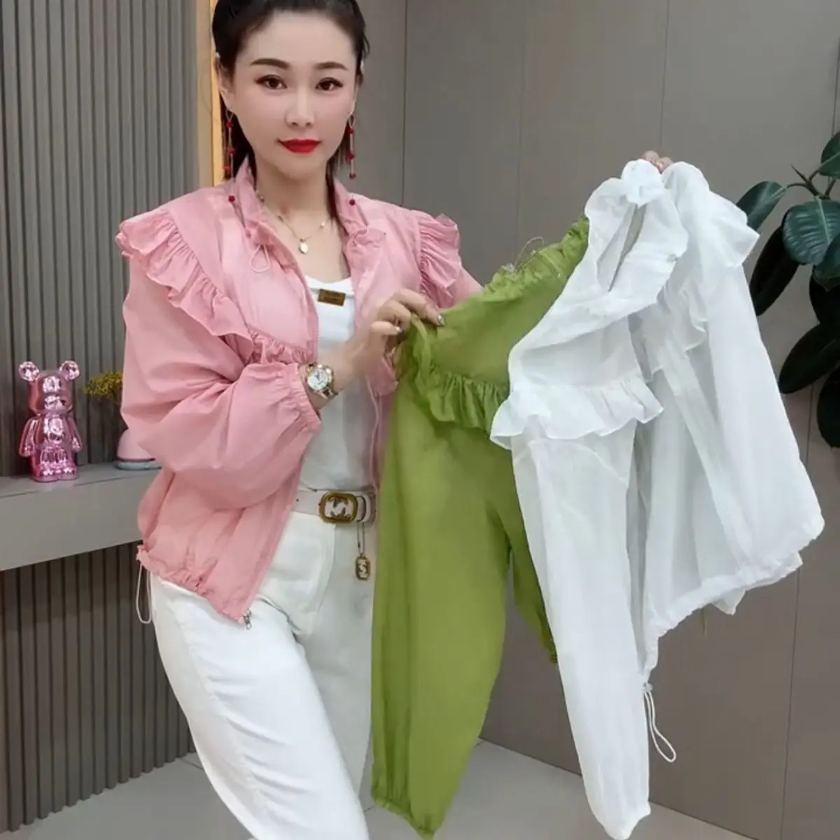 Women's Summer Jacket New Fashion Stand Collar Ruffle Edge Thin Shirt Jacket Ladies Thin Sunscreen Clothing Female Casual Tops
Women's Summer Jacket New Fashion Stand Collar Ruffle Edge Thin Shirt Jacket Ladies Thin Sunscreen Clothing Female Casual Tops