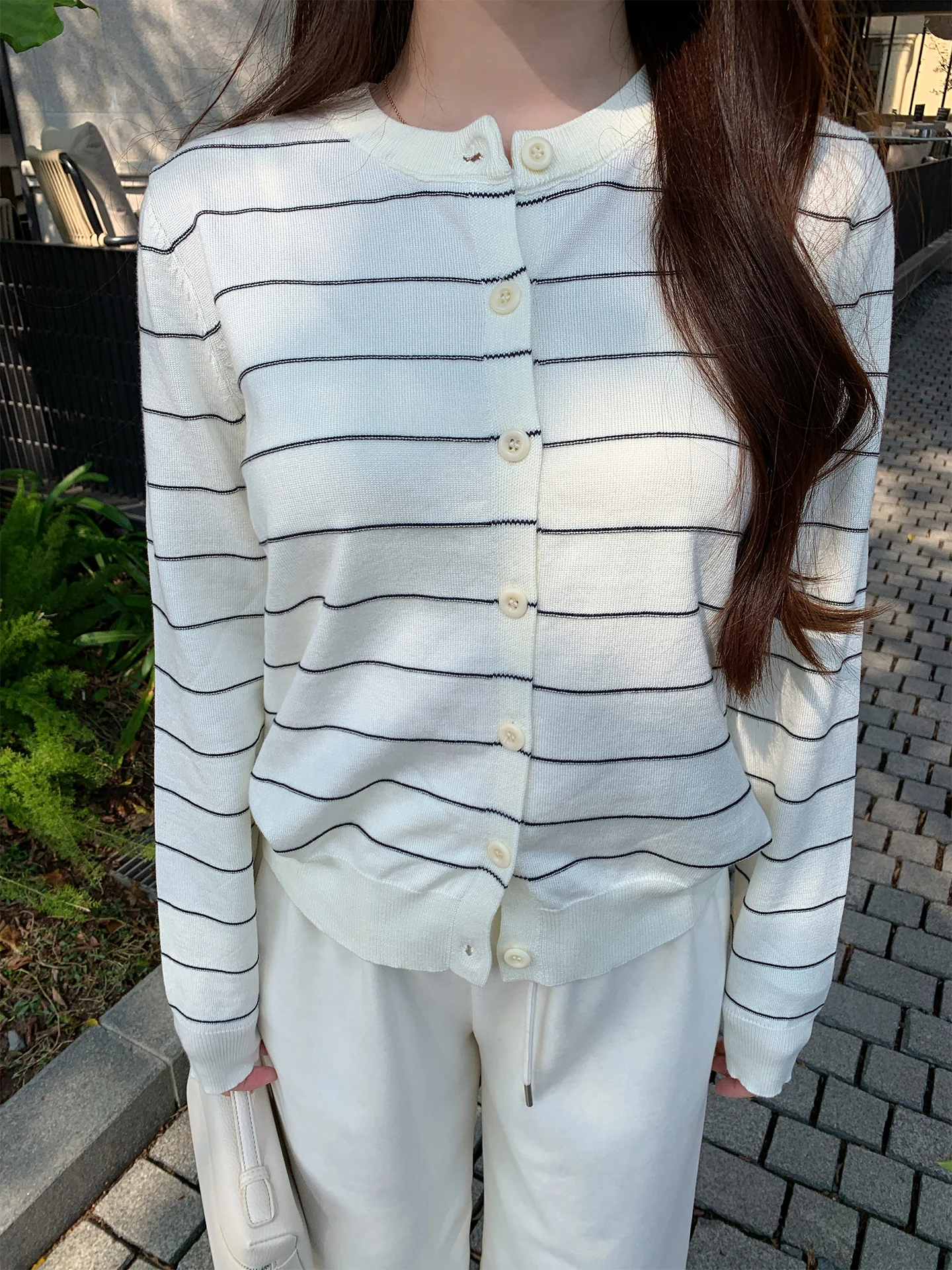 Вязаный кардиган с длинными рукавами и круглым вырезом, в полоску, для женщин, утягивающий, для ношения под одеждой, с эффектом роскоши, стандартный крой
Вязаный кардиган с длинными рукавами и круглым вырезом, в полоску, для женщин, утягивающий, для ношения под одеждой, с эффектом роскоши, стандартный крой