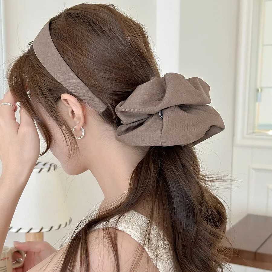 Solid Color Fabric Scrunchie Wide Retro Elastic Hair Tie for Women Daily Outdoors Use Comfortable Black
Solid Color Fabric Scrunchie Wide Retro Elastic Hair Tie for Women Daily Outdoors Use Comfortable Black