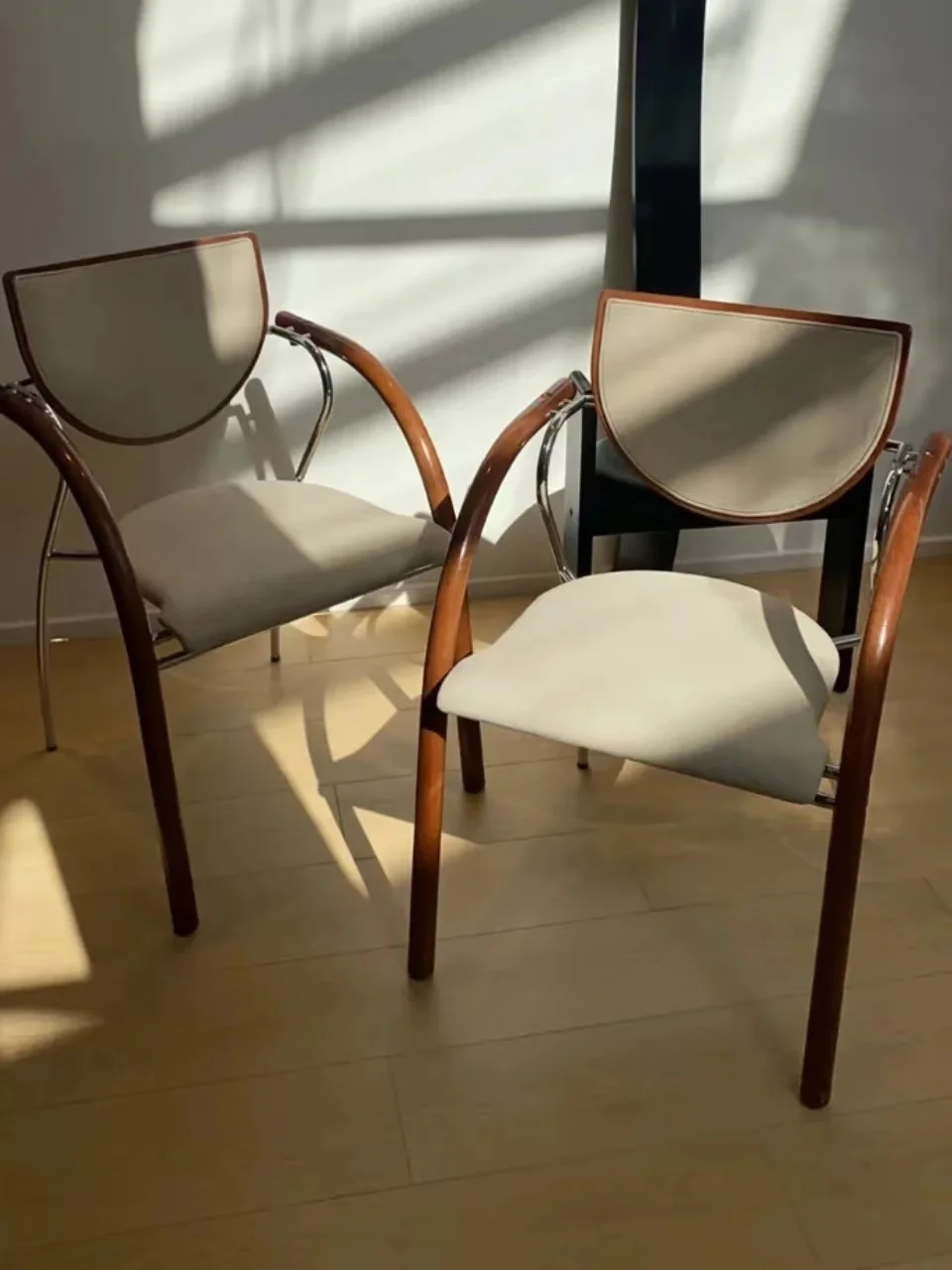 Nordic medieval solid wood dining chair stainless steel designer home backrest chair light luxury dining table chair retro soft
Nordic medieval solid wood dining chair stainless steel designer home backrest chair light luxury dining table chair retro soft