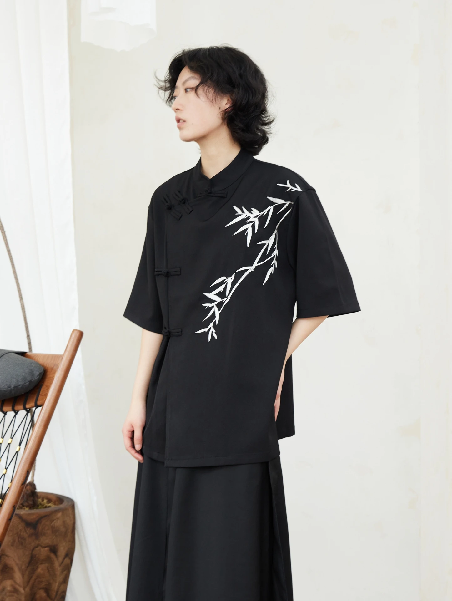 Sunvon23ss Chinese Style Loose Short Sleeve Shirt Bamboo Leaf Embroidery Slanted Button up Summer Top Original Design Polyester
Sunvon23ss Chinese Style Loose Short Sleeve Shirt Bamboo Leaf Embroidery Slanted Button up Summer Top Original Design Polyester