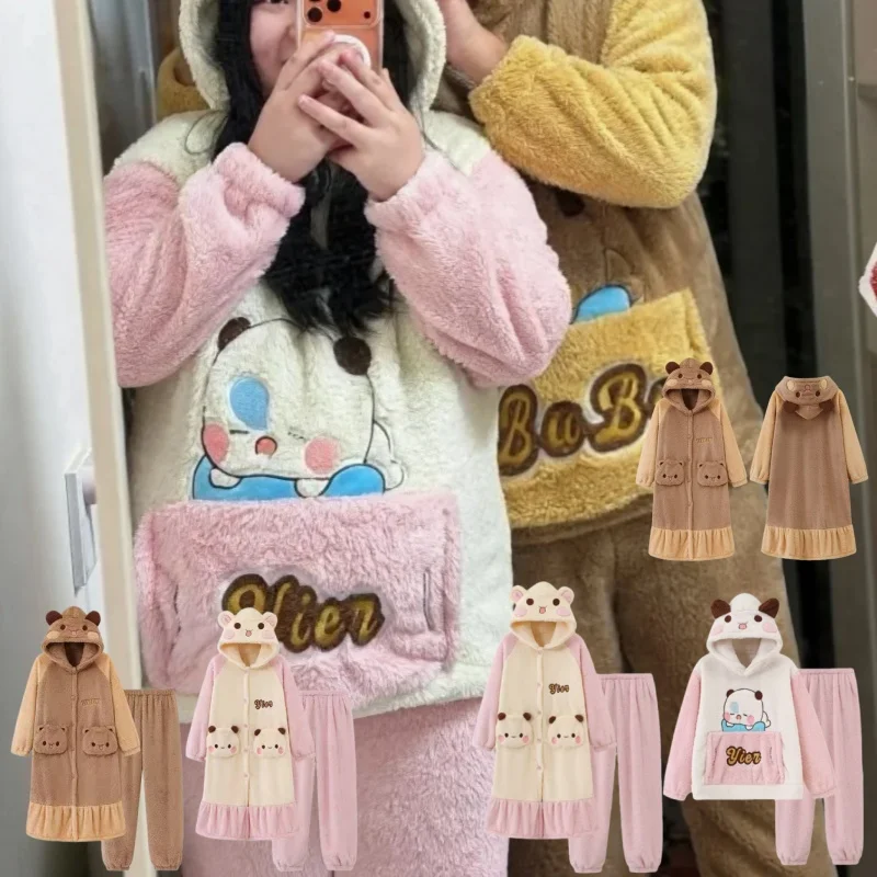 Пижамы Panda Bubu And Yier, осенние и зимние пижамы, пижамы из кораллового флиса с рисунком панды Bubu и Дуда, пижамы для влюбленных, подарки для детей
Пижамы Panda Bubu And Yier, осенние и зимние пижамы, пижамы из кораллового флиса с рисунком панды Bubu и Дуда, пижамы для влюбленных, подарки для детей