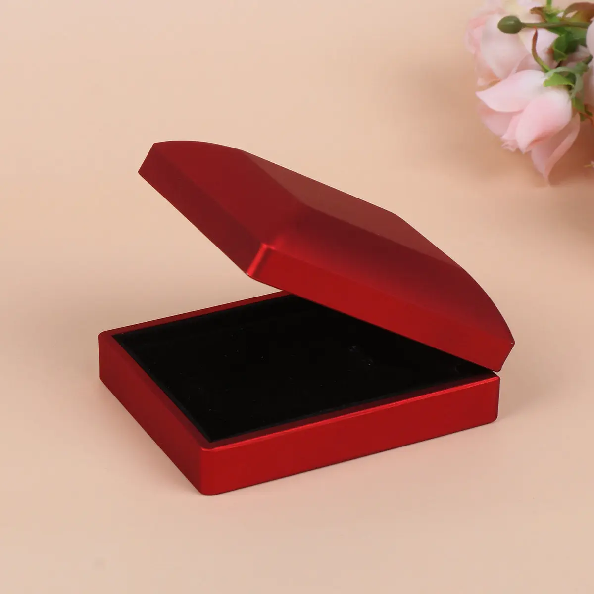 LED Lighted Jewelry Gift Box Red 7x9x3.2cm Scratch Resistant Necklace Box Elegant Pendant Holder Gift Container
LED Lighted Jewelry Gift Box Red 7x9x3.2cm Scratch Resistant Necklace Box Elegant Pendant Holder Gift Container