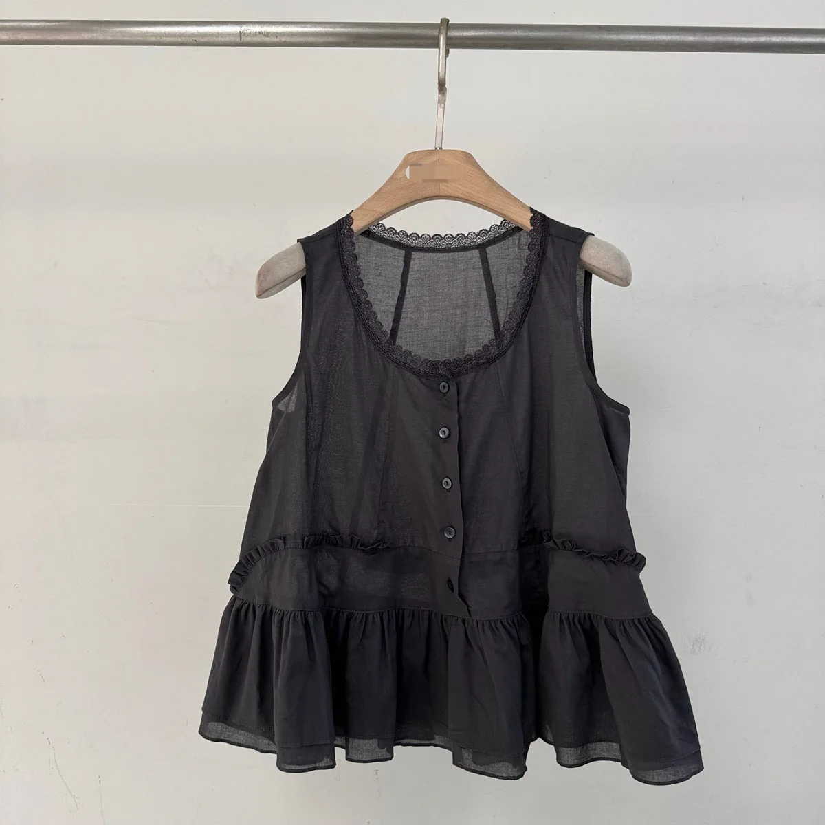 2025 Summer New Style Black Lace Edge Patchwork TopFrill-ed Sleeveless Blouse for Women y2k
2025 Summer New Style Black Lace Edge Patchwork TopFrill-ed Sleeveless Blouse for Women y2k