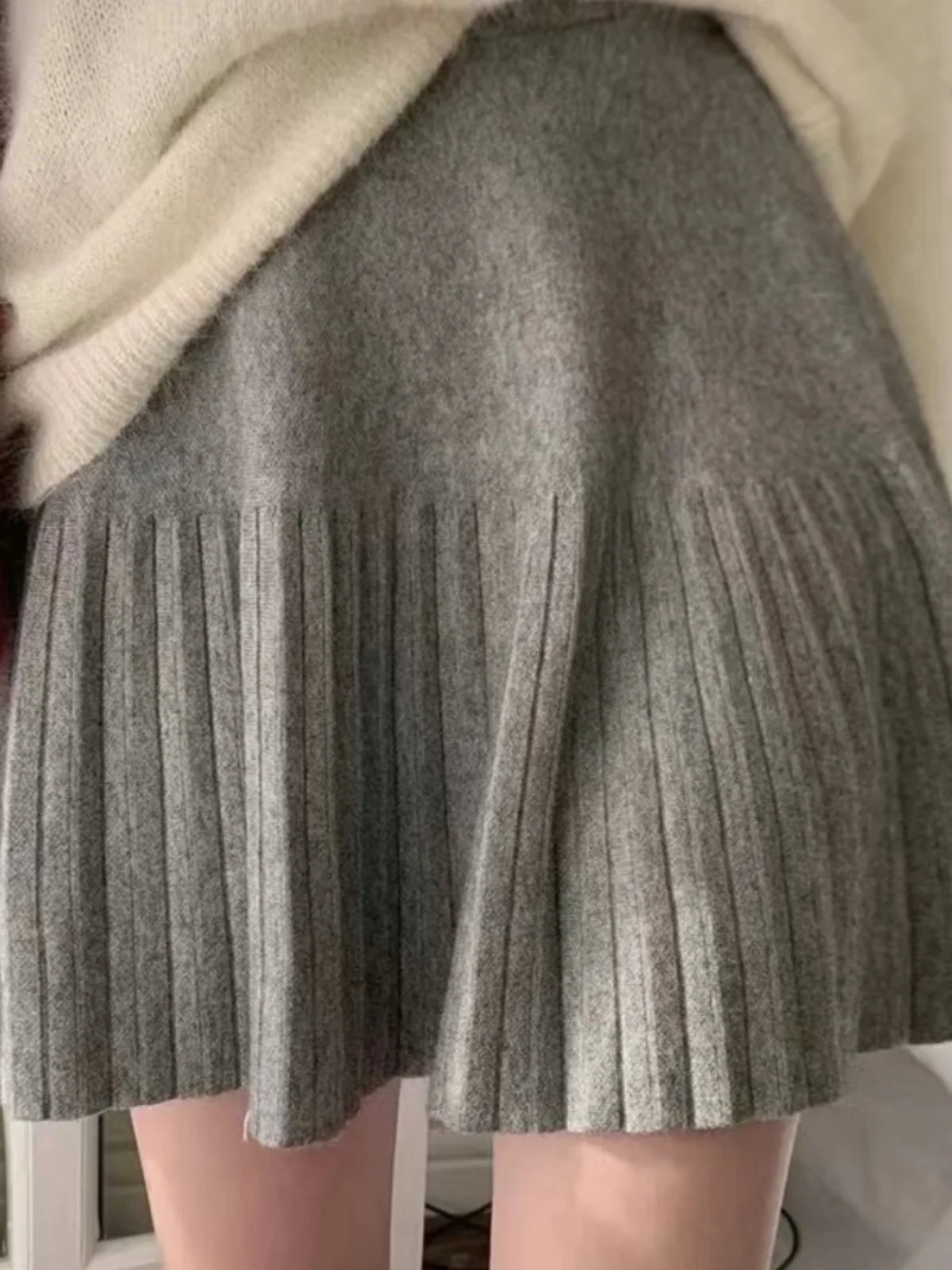 High Waist A-Line Knitted Pleated Skirt Slimming Elastic Waist College Sle ort Skirt Faionable Versatile f-length Skirt
High Waist A-Line Knitted Pleated Skirt Slimming Elastic Waist College Sle ort Skirt Faionable Versatile f-length Skirt