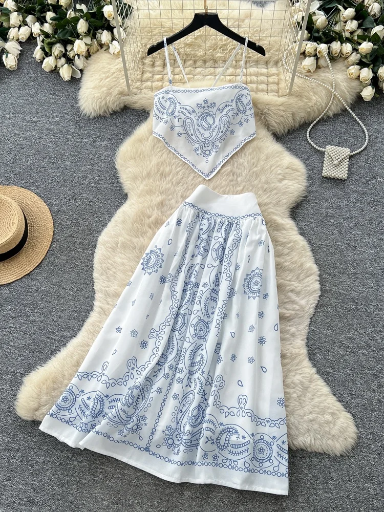 Summer Floral Embroidery Two-Piece Set Women's Fashionable White Print Halter Dress And Top Ensemble Casual Commute Style
Summer Floral Embroidery Two-Piece Set Women's Fashionable White Print Halter Dress And Top Ensemble Casual Commute Style