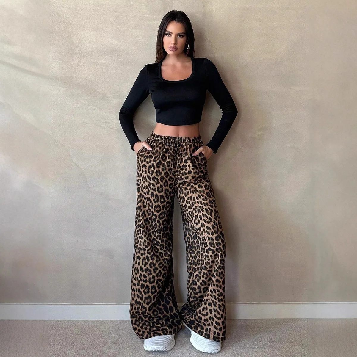 2026 New Elegant Leopard Print Satin Trousers Women Spring Casual High Waist Straight Loose Wide Leg Pants Fashion Street Style
2026 New Elegant Leopard Print Satin Trousers Women Spring Casual High Waist Straight Loose Wide Leg Pants Fashion Street Style