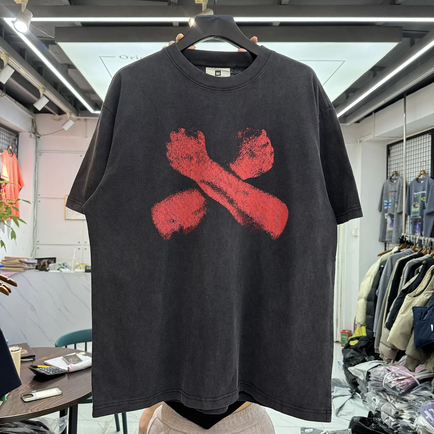 Retro American Street Style Printed Loose Short Sleeve T-Shirt Vintage Cross Arm Protection Chest T-Shirt Trendy Cotton Top
Retro American Street Style Printed Loose Short Sleeve T-Shirt Vintage Cross Arm Protection Chest T-Shirt Trendy Cotton Top