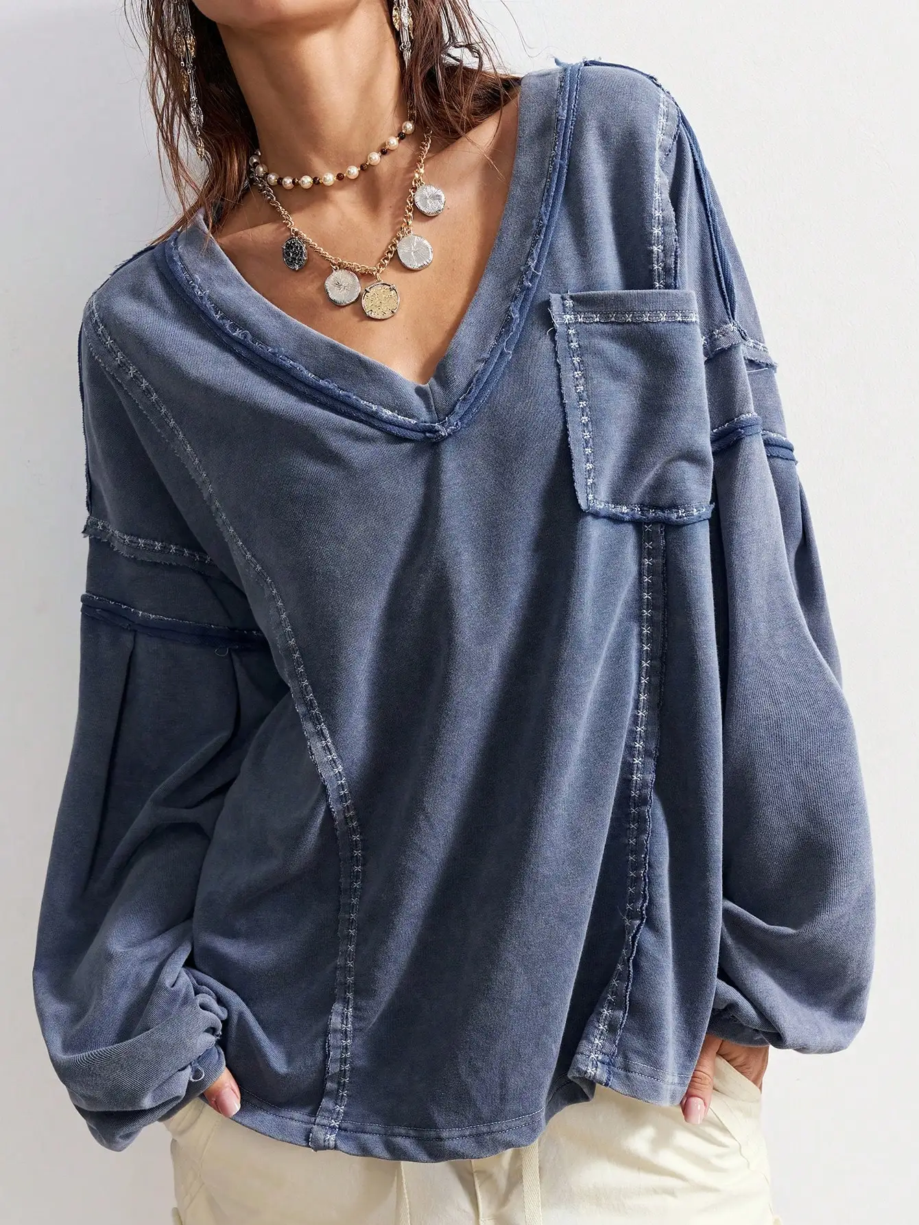 Свободный трикотажный топ с V-образным вырезом и карманом, повседневная футболка с длинными рукавами в стиле бохо для женщин
Свободный трикотажный топ с V-образным вырезом и карманом, повседневная футболка с длинными рукавами в стиле бохо для женщин