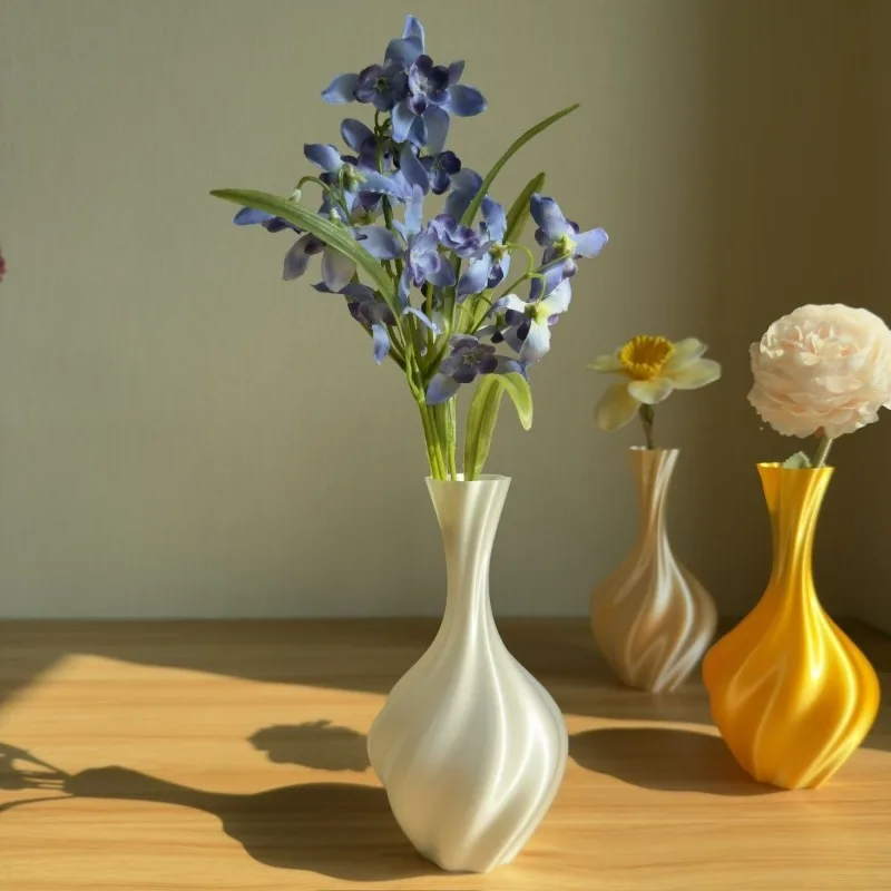 Скандинавские пластиковые вазы с 3D принтом, современные абстрактные простые вазы для украшения рабочего стола, однотонные водонепроницаемые эстетические миниатюрные декорации
Скандинавские пластиковые вазы с 3D принтом, современные абстрактные простые вазы для украшения рабочего стола, однотонные водонепроницаемые эстетические миниатюрные декорации