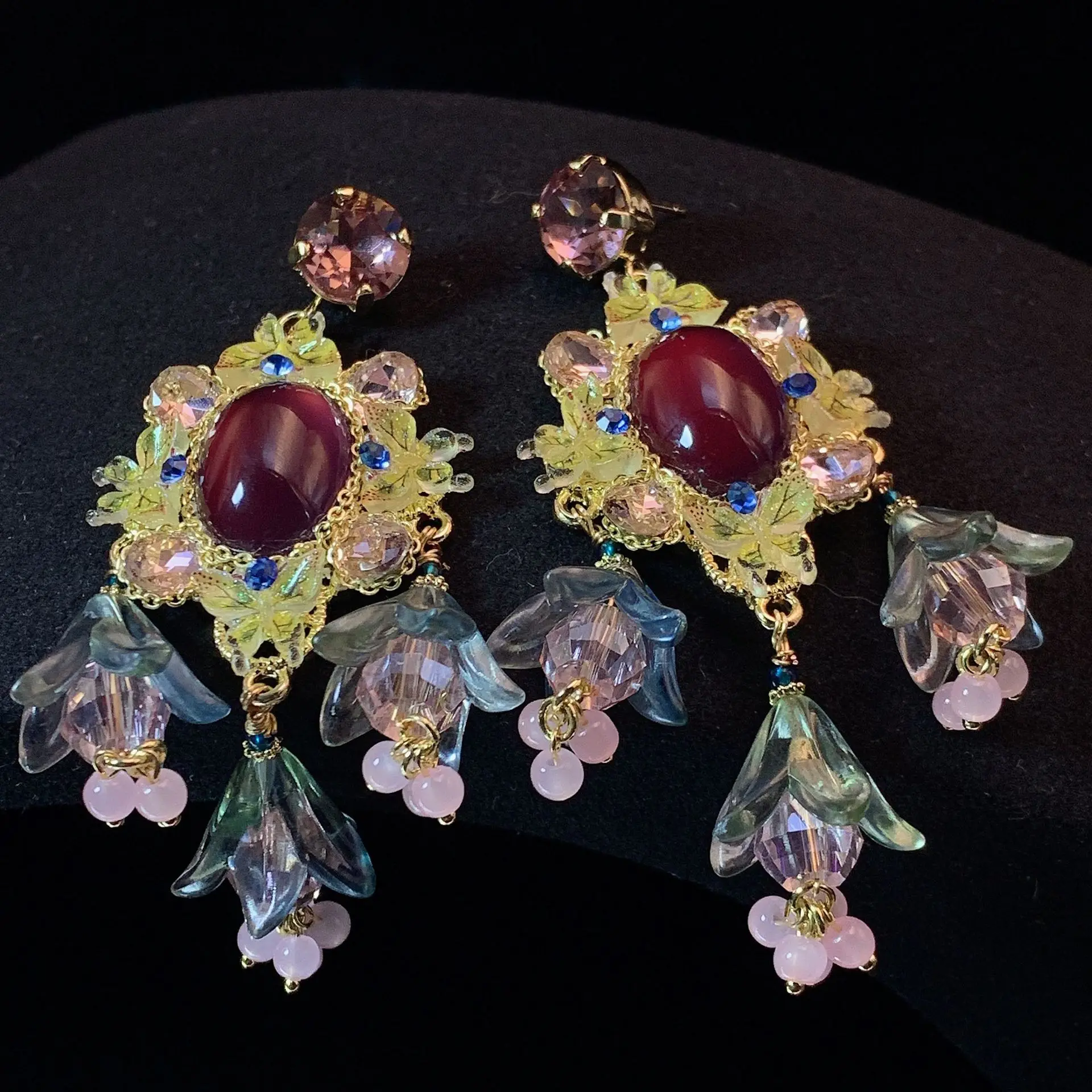 2024 new European and American Retro Fashion Flower Pendant Ear Studs for Women's Light Luxury High Sense of Earring Jewelry
2024 new European and American Retro Fashion Flower Pendant Ear Studs for Women's Light Luxury High Sense of Earring Jewelry