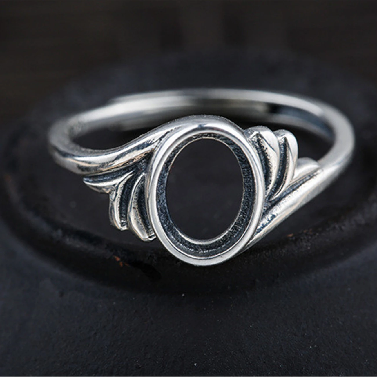 Ring Blank (6x8mm/7x9mm Oval Blank) Adjustable Thai Sterling Silver Ring Base Oval Cabochon Ring Setting R1490B
Ring Blank (6x8mm/7x9mm Oval Blank) Adjustable Thai Sterling Silver Ring Base Oval Cabochon Ring Setting R1490B