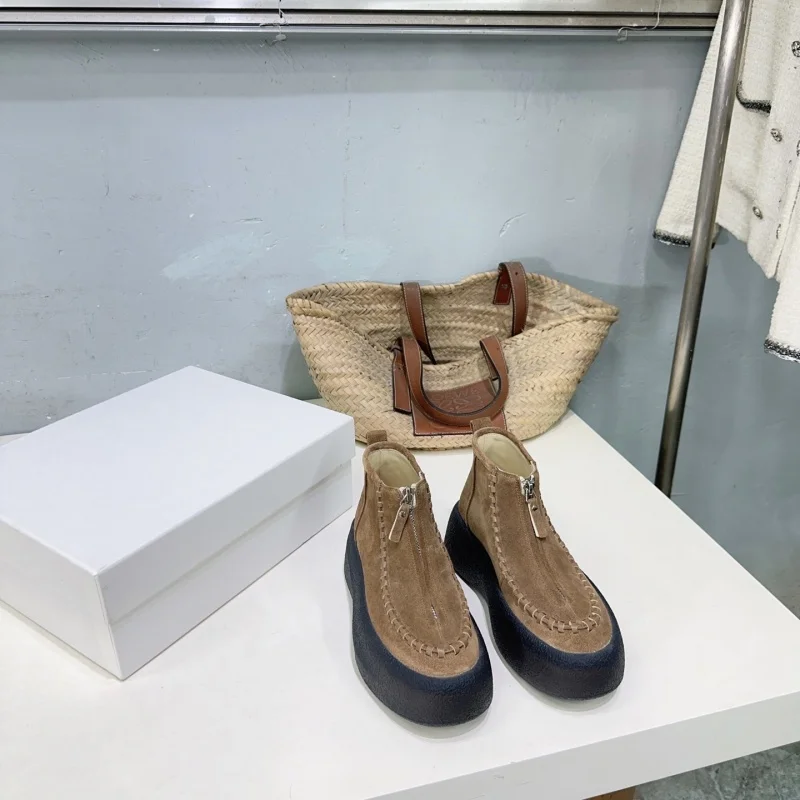 Новые осенне-зимние повседневные короткие ботинки на толстой подошве для женщин, уличные женские ботинки челси из натуральной кожи в стиле ретро на молнии спереди
Новые осенне-зимние повседневные короткие ботинки на толстой подошве для женщин, уличные женские ботинки челси из натуральной кожи в стиле ретро на молнии спереди