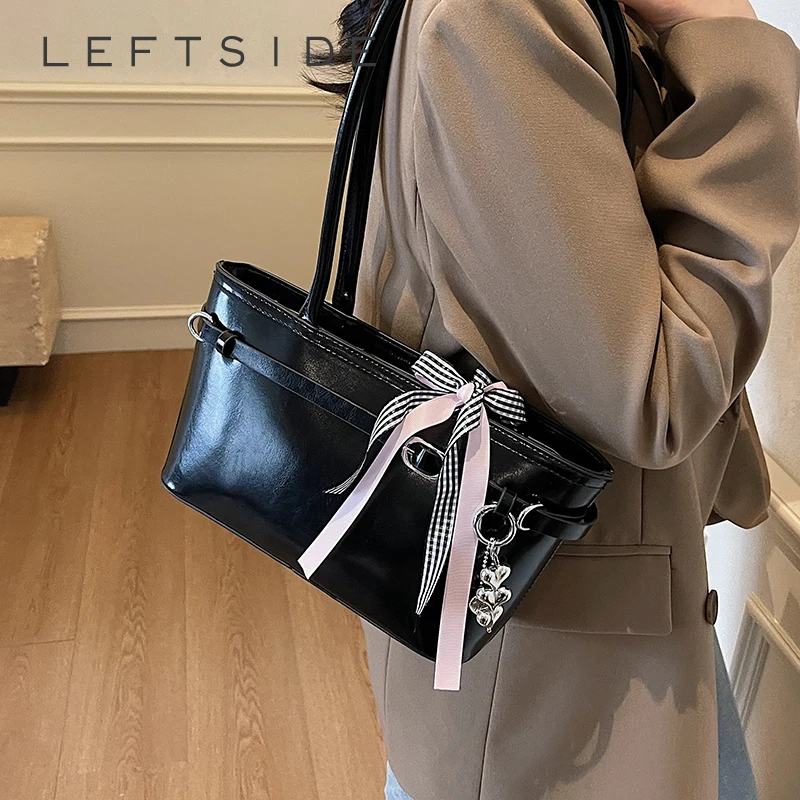 LEFTSIDE Women Small Handbags 2025 Spring Luxury New Fashion Trend PU Leather Sweet Tote Bags Ladies Females Shoulder Bags
LEFTSIDE Women Small Handbags 2025 Spring Luxury New Fashion Trend PU Leather Sweet Tote Bags Ladies Females Shoulder Bags