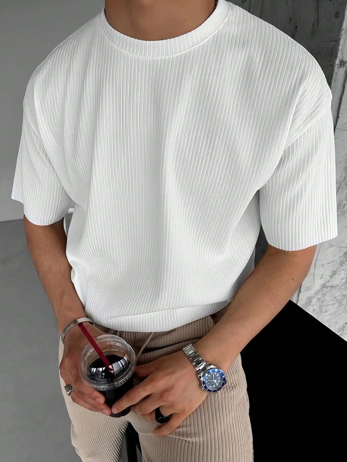 Мужская белая текстурированная повседневная футболка с круглым вырезом и коротким рукавом для лета и ежедневной носки
Мужская белая текстурированная повседневная футболка с круглым вырезом и коротким рукавом для лета и ежедневной носки