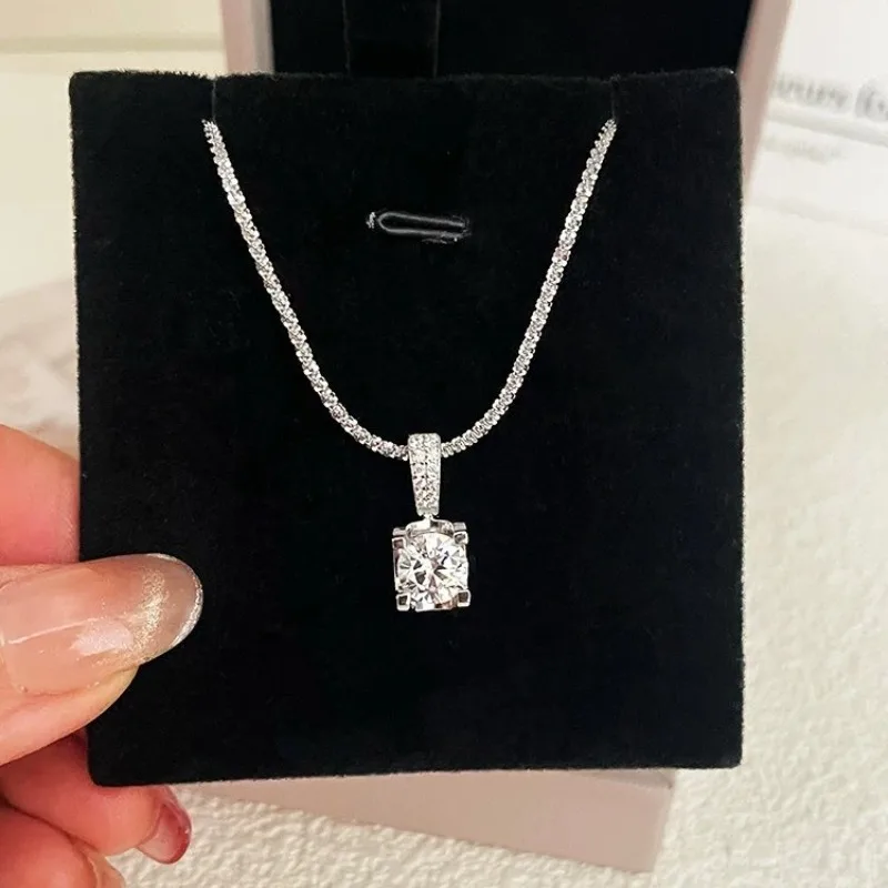 New in Sparkling Necklace for Women Simple Fashion Light Luxury silver 925 Square Gemstone collar chain wedding Jewelry Gift
New in Sparkling Necklace for Women Simple Fashion Light Luxury silver 925 Square Gemstone collar chain wedding Jewelry Gift
